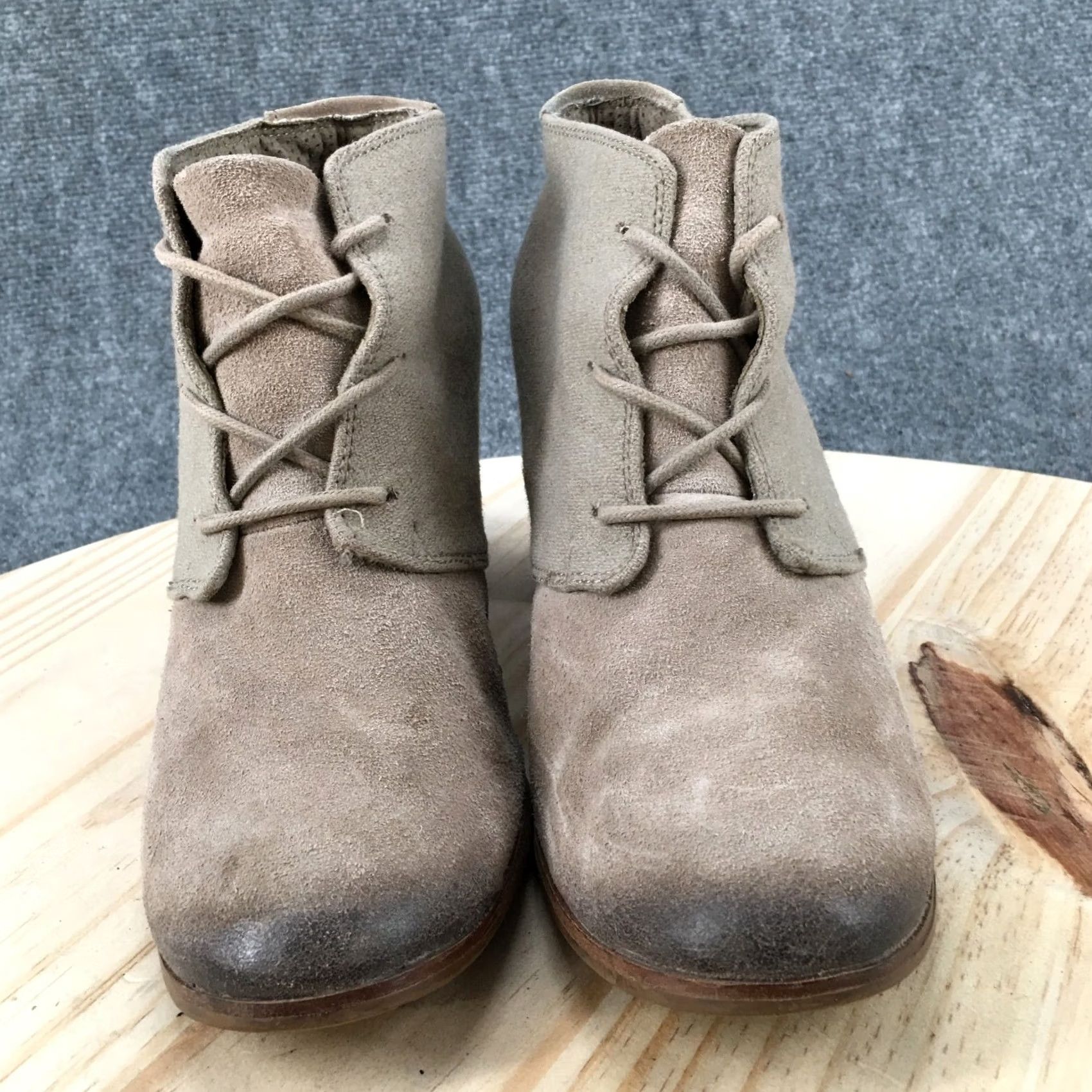 Toms TOMS Luneta Beigae Suede Block Heel Ankle Booties Lace Up Women’s 9.5 Boots Casual Mid-Width Leather/Beige Size US 10 / IT 40 - 6 Thumbnail