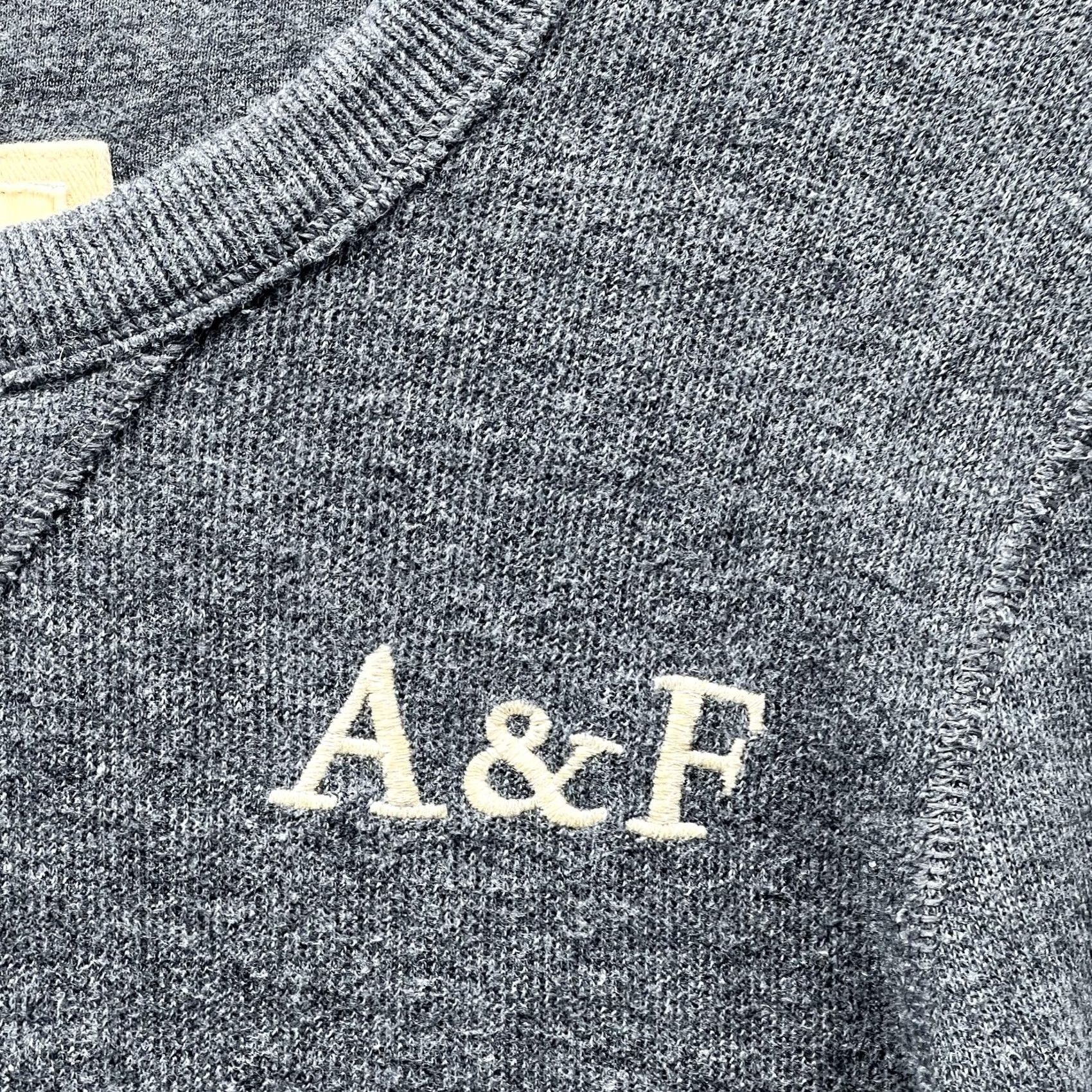 Abercrombie & Fitch Abercrombie & Fitch Sweatshirt Mens Medium Gray Muscle Fit Crewneck A&F Logo Size US M / EU 48-50 / 2 - 4 Thumbnail