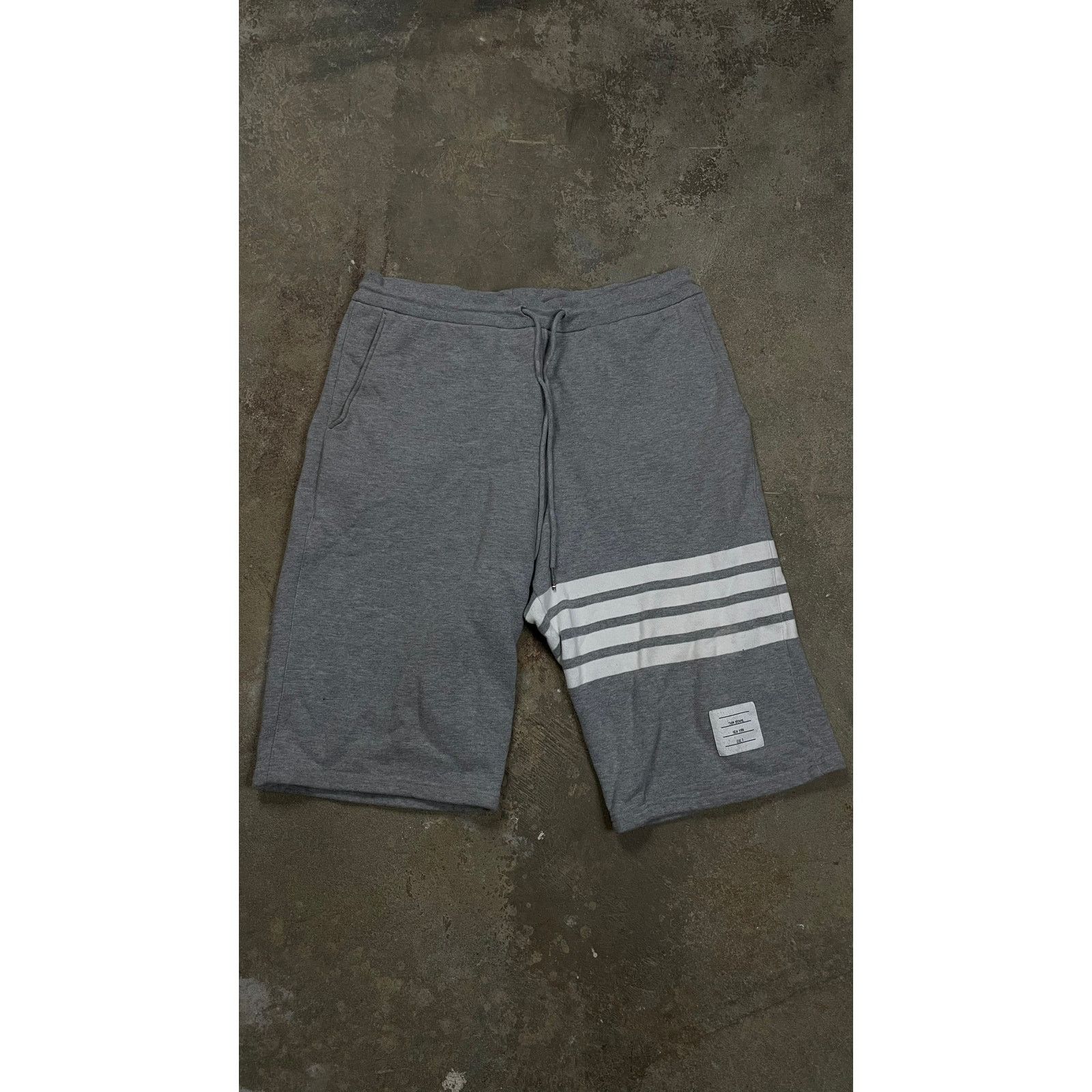 Thom Browne Thom Browne Shorts Grey Used 3 Size 26" / US 2 / IT 38 - 1 Thumbnail