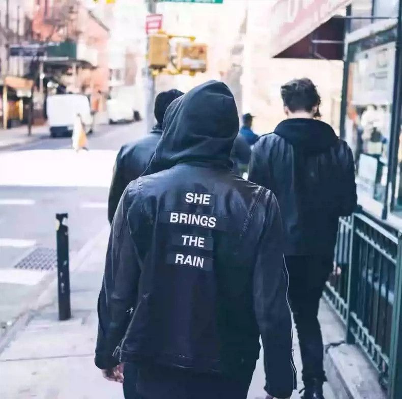 Undercover12ss She brings the rain leather
