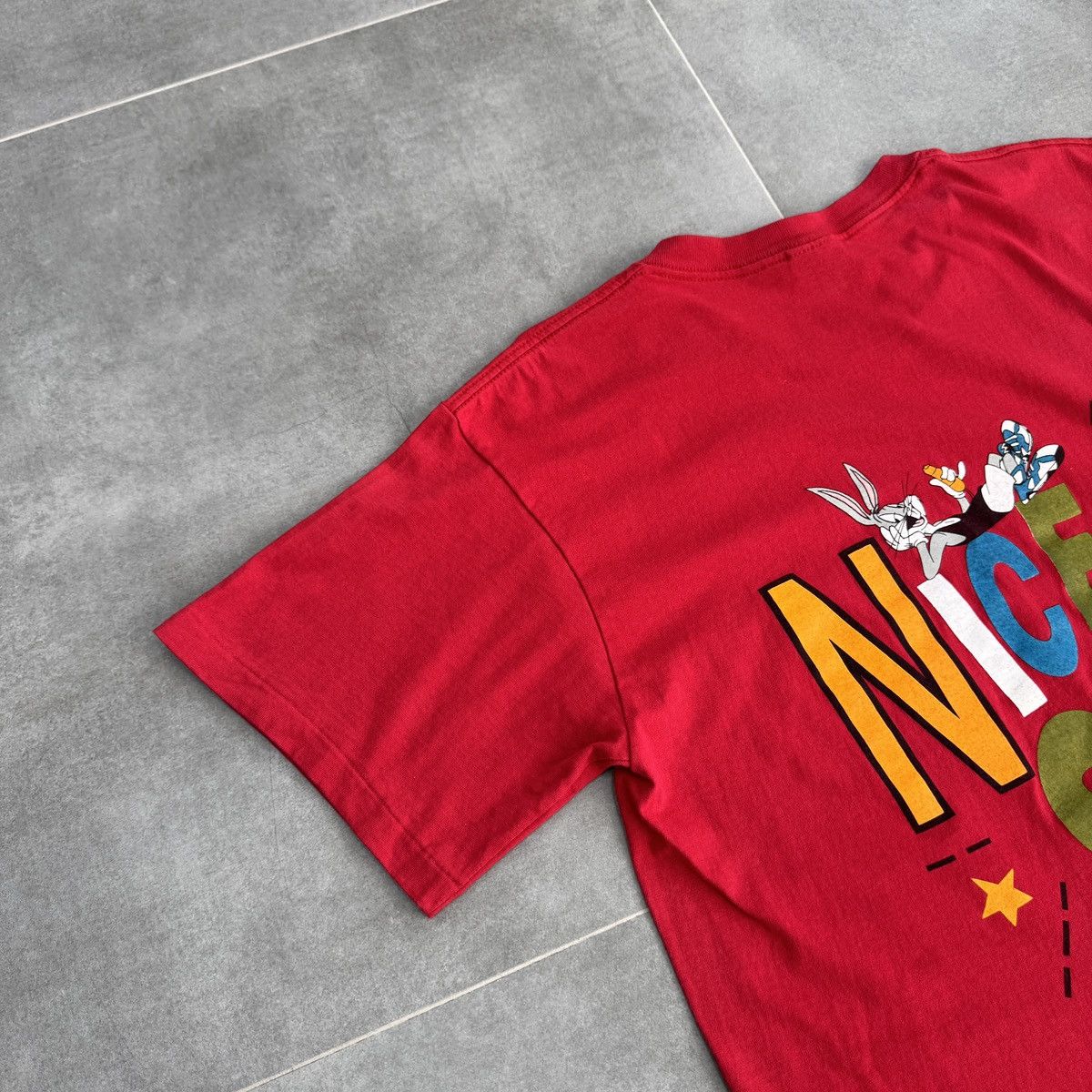 Vintage Vintage Nike Jordan Dunk Bugs Bunny 90s Rare Y2K T-Shirt Size US L / EU 52-54 / 3 - 14 Thumbnail