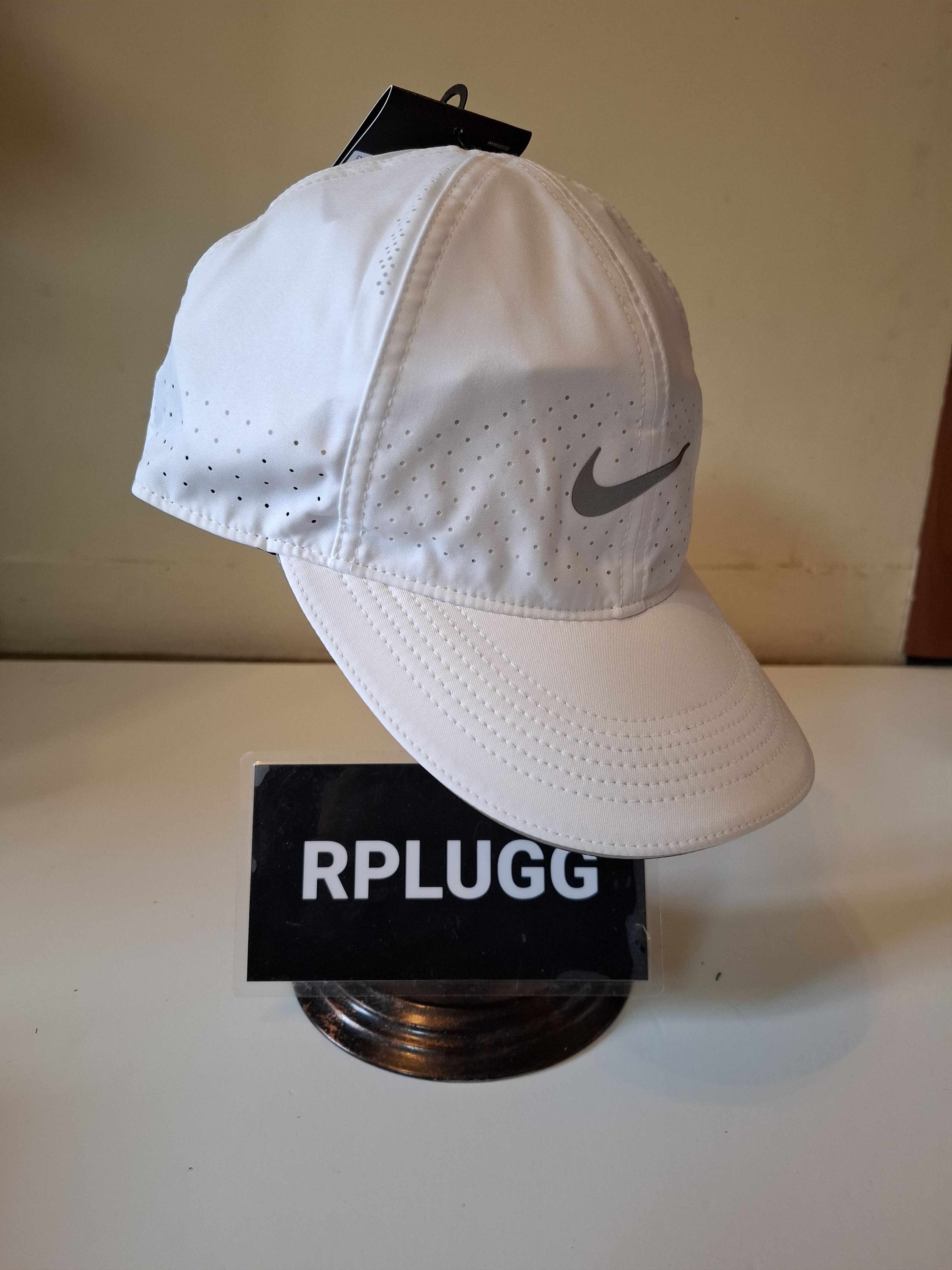 Nike NWT Bowerman Track Club Featherlight Running Cap | Grailed