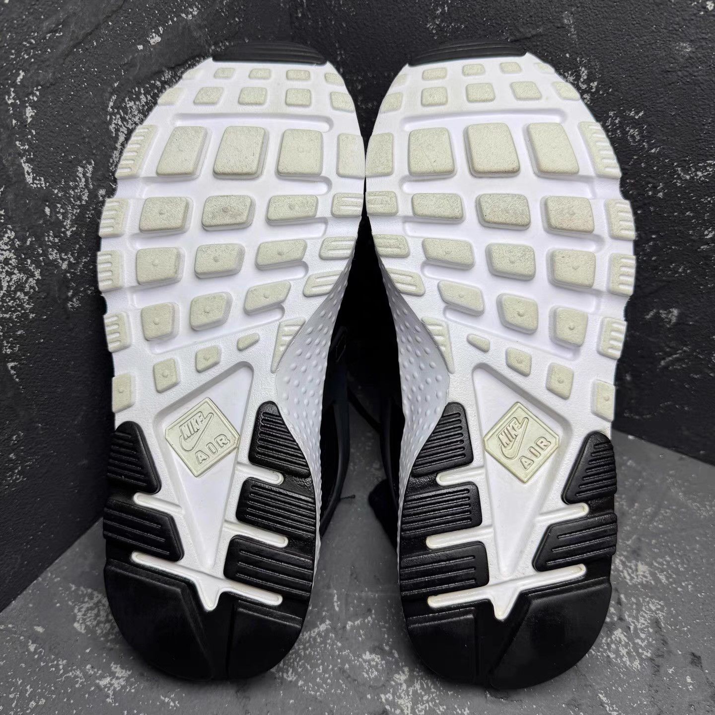 Nike Nike Air Huarache Black & White Oreo Q10 Size US 7.5 / IT 37.5 - 3 Thumbnail