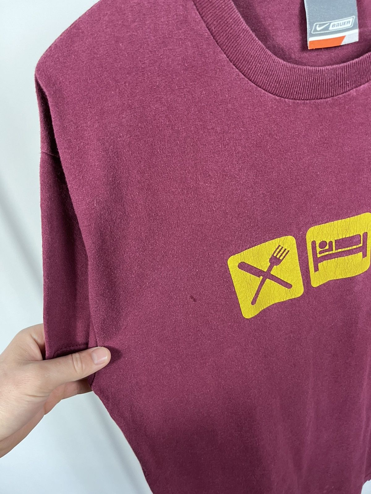 Nike Vintage Nike Bauer Graphic T Shirt Burgundy Hockey Tee L Size US L / EU 52-54 / 3 - 4 Thumbnail