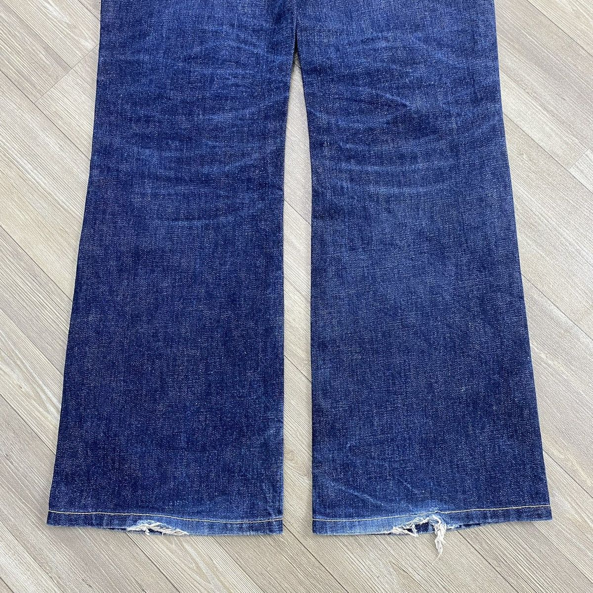 Levi's Vintage Clothing 1990s Vintage Levis 517 Bell Button Bootcut Flared Jeans Size US 31 - 21 Thumbnail