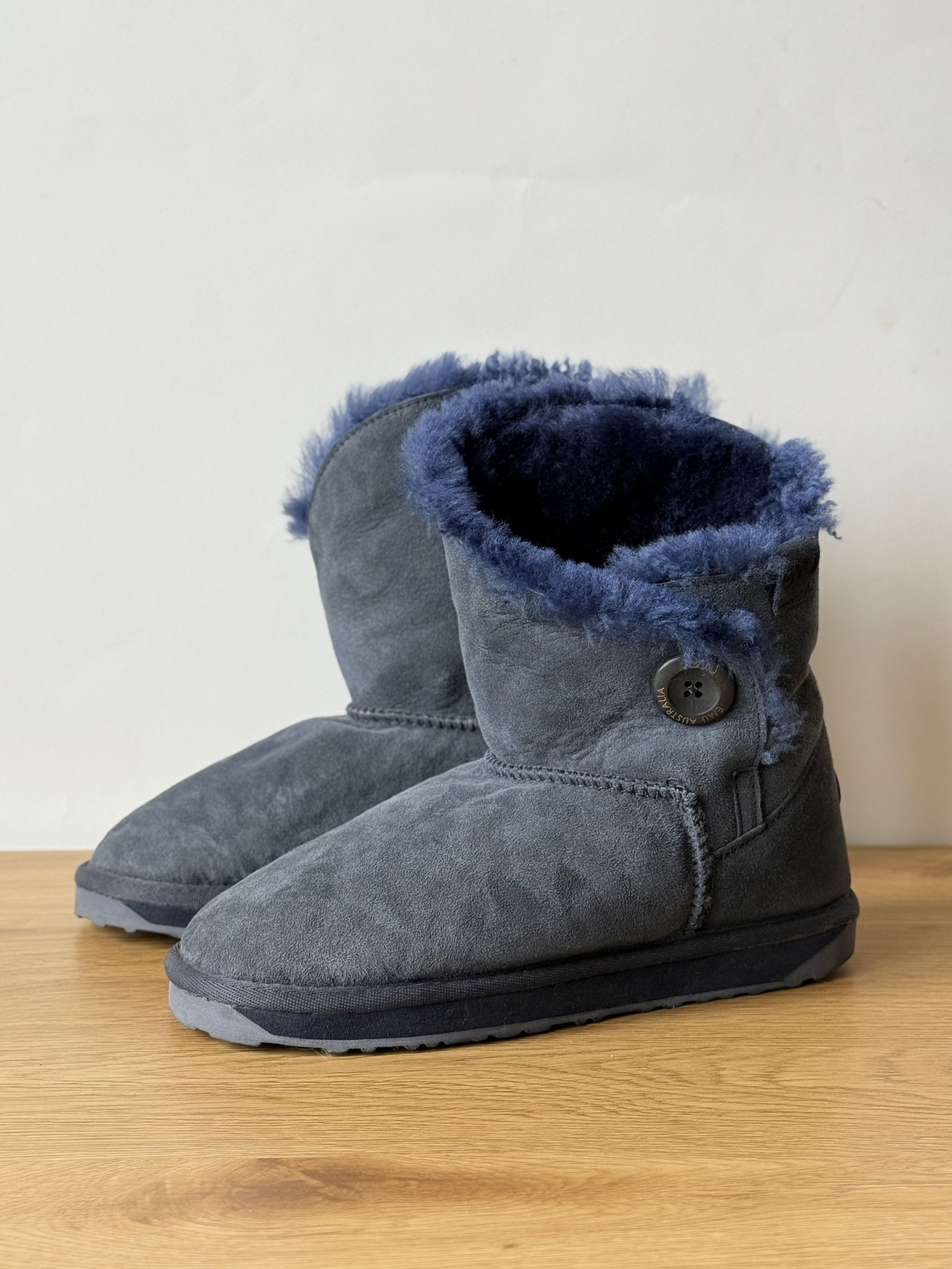 Ugg EMU Australia Real Fur Sheepskin Winter Boots (39) Size US 9 / IT 39 - 1 Thumbnail