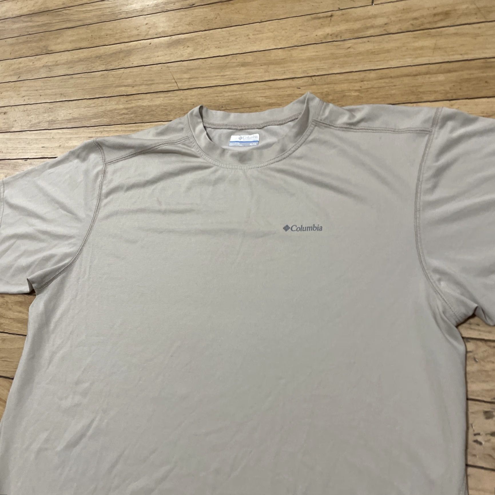Vintage VINTAGE? No. Columbia Titanium Active Shirt Men XL Light Tan Brown Short Sleeve Gym Sport Run Size US XL / EU 56 / 4 - 3 Thumbnail