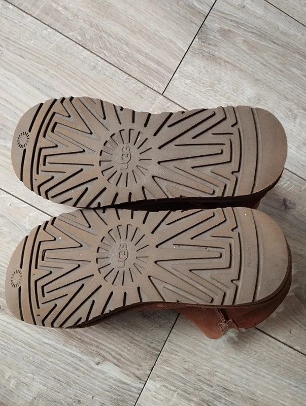 Ugg UGG Mini Bailey Button II size 38 boots winter Size US 7 / IT 37 - 7 Thumbnail