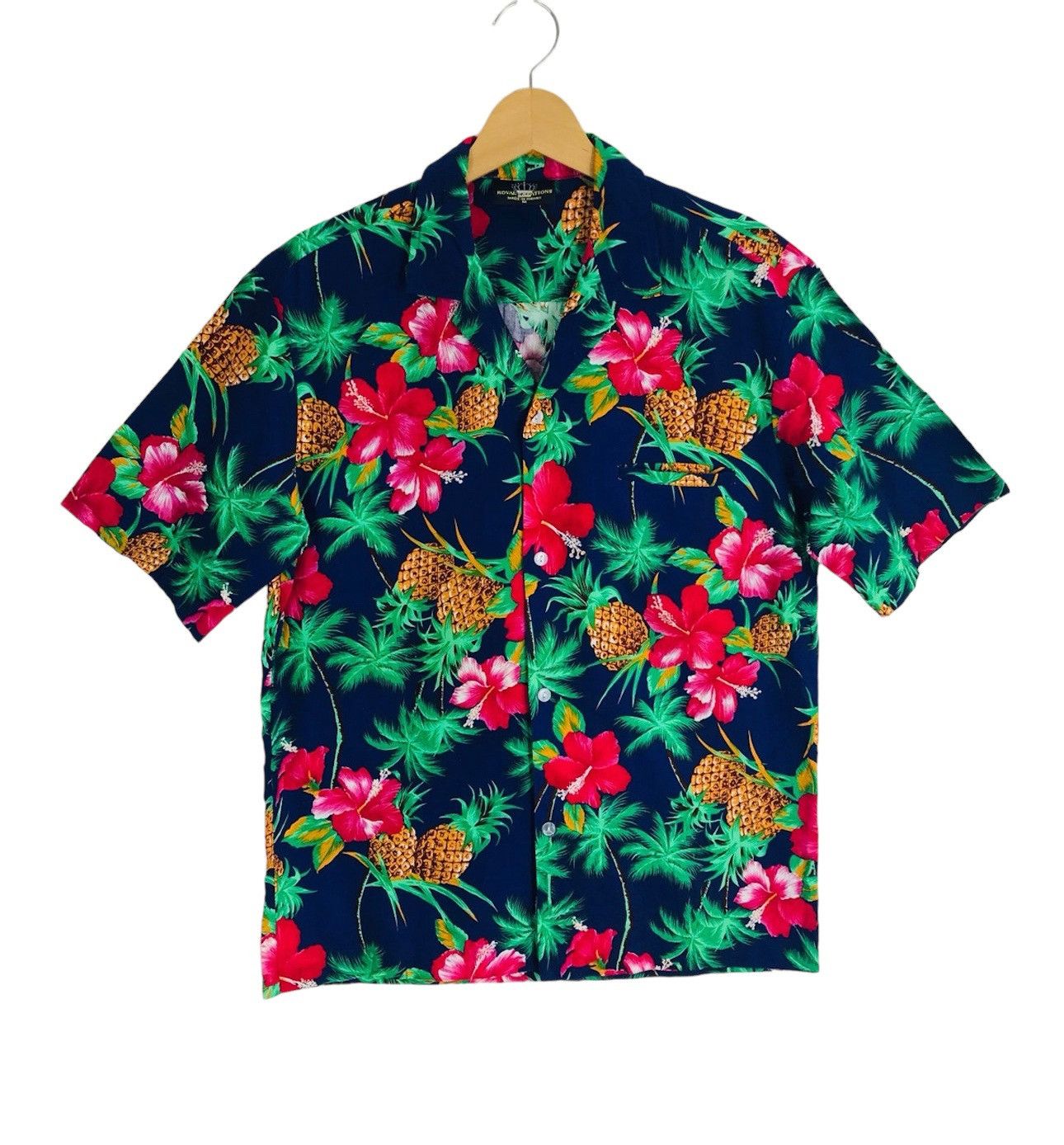 image of Aloha Wear x Hawaiian Shirt Vintage Hawaiian Creations Floral Asian Hawaiian Shirt in Blue (Size Me