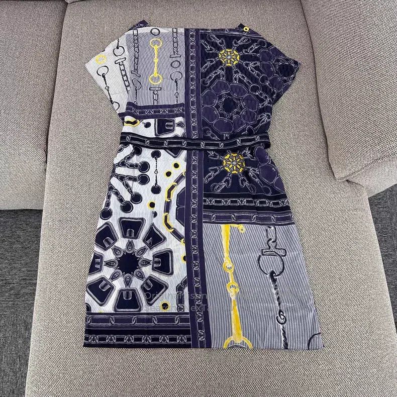 Hermes Hermes Early spring style of 25, mulberry silk printed (co Size XS / US 0-2 / IT 36-38 - 1 Thumbnail