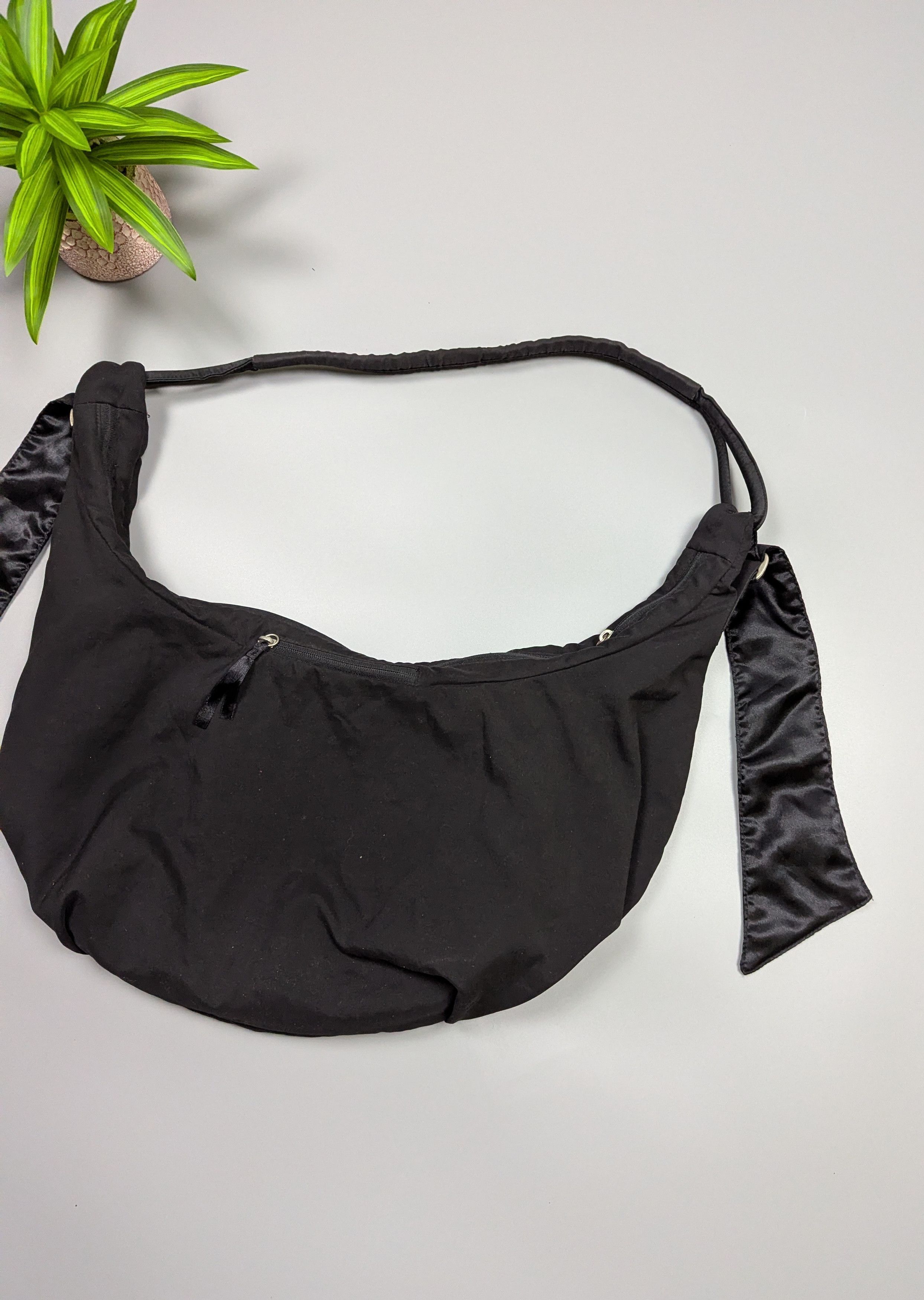 Reebok Y2K Reebok RBK Sling Crossbody Bag Black Minimalist Size ONE SIZE - 10 Thumbnail