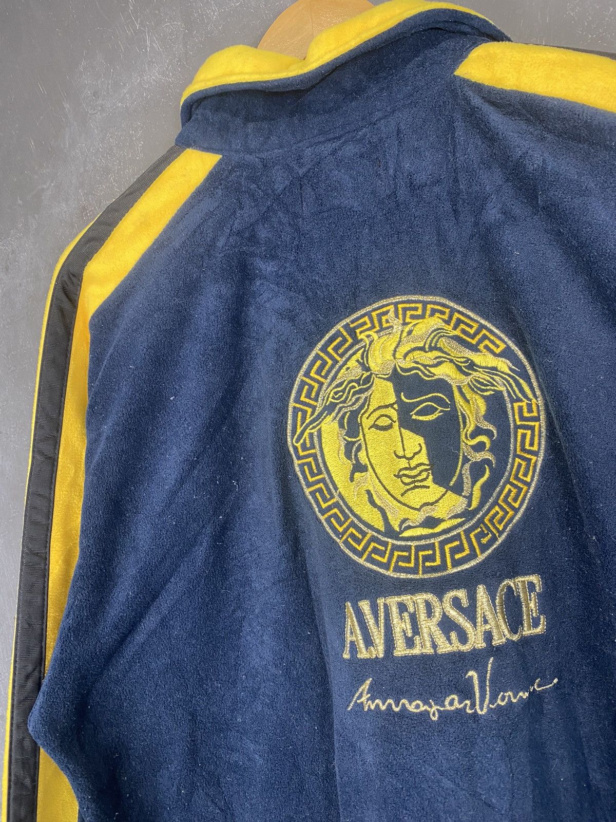 Versace Jeans Couture × Vintage 90s A Versace Medusa Fleece Jacket Size US XL / EU 56 / 4 - 3 Thumbnail