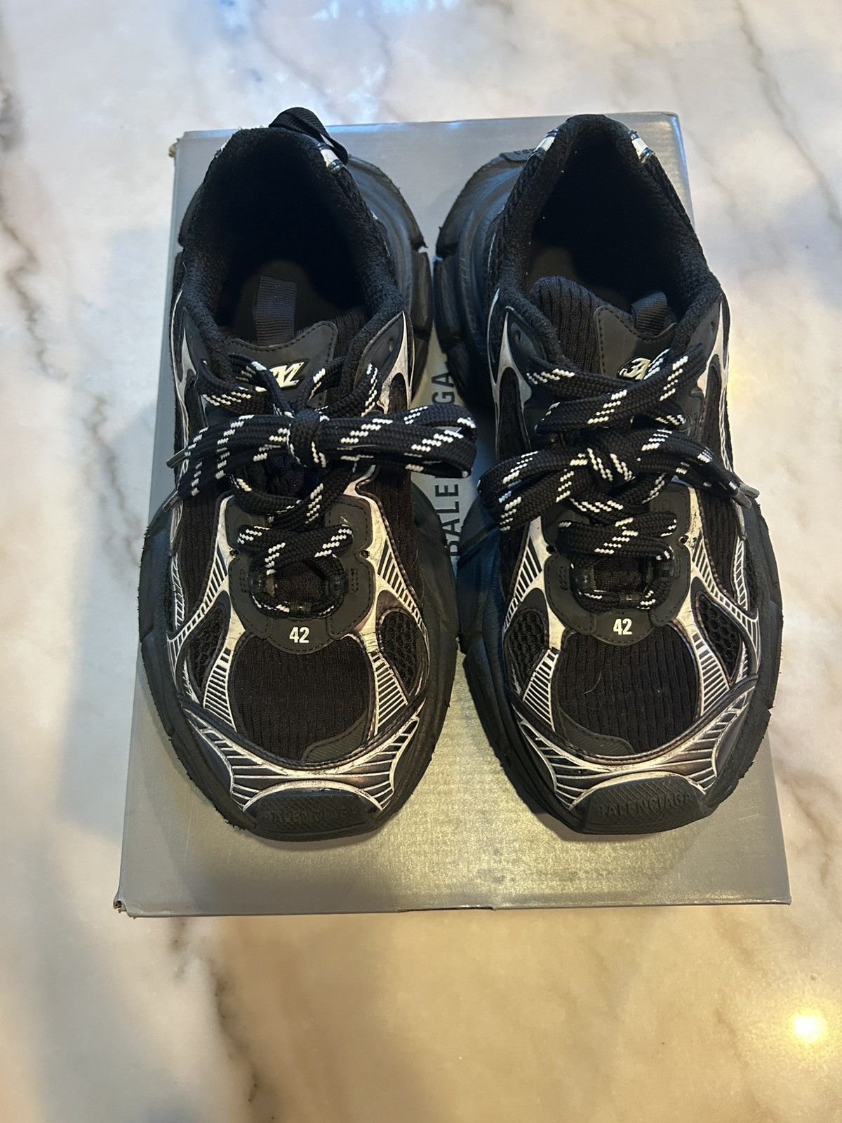 Balenciaga Balenciaga 3xl Black/White Size US 10 / EU 43 - 2 Thumbnail
