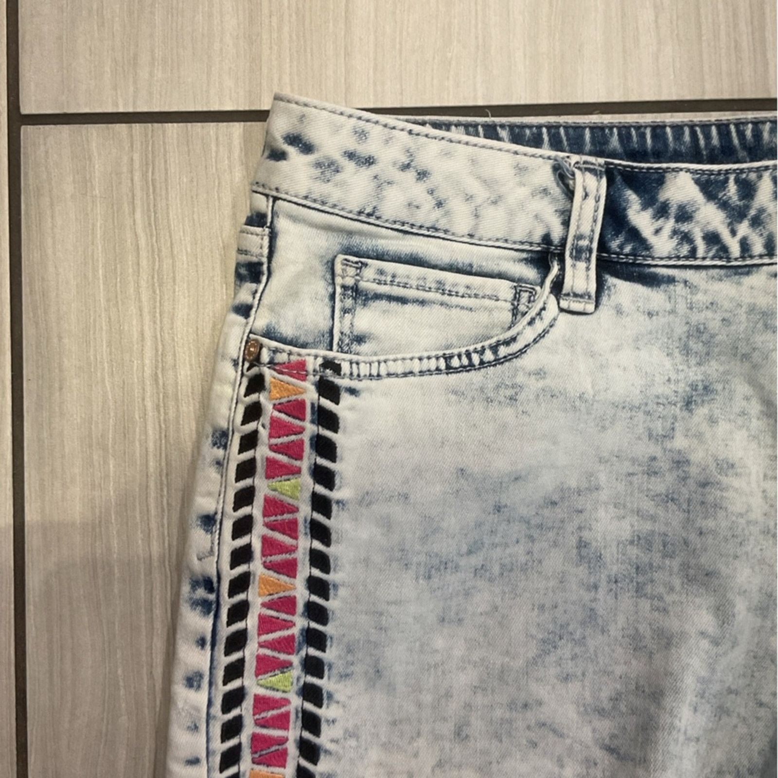 Vintage Arizona Women’s Jean Shorts Embroidered Size 34" / US 12 / IT 48 - 4 Thumbnail