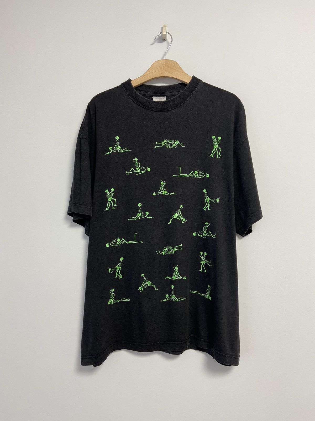 Fashion Victim × Vintage 1990 Fashion Victim Skeleton Sex Positions T-Shirt Size US XL / EU 56 / 4 - 1 Thumbnail