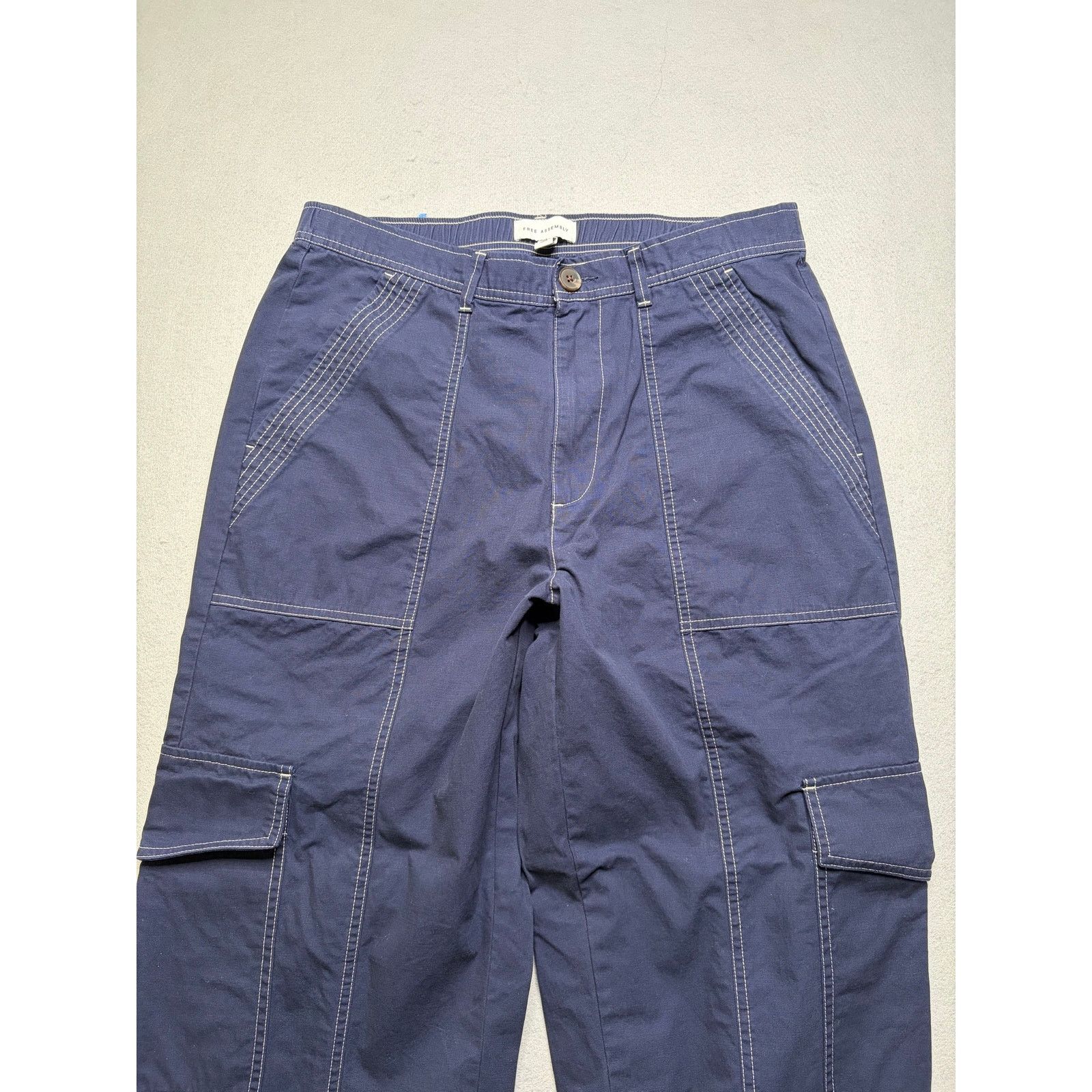 Other Free Assembly Women’s Navy Wide Leg Cargo Pants Contrast L Size 26" / US 2 / IT 38 - 2 Thumbnail