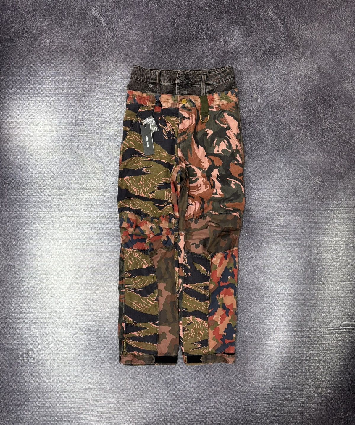 Diesel Diesel P-Giu NWT Women’s Field Camo Double Waist Cargo Pants Size 23" - 1 Thumbnail
