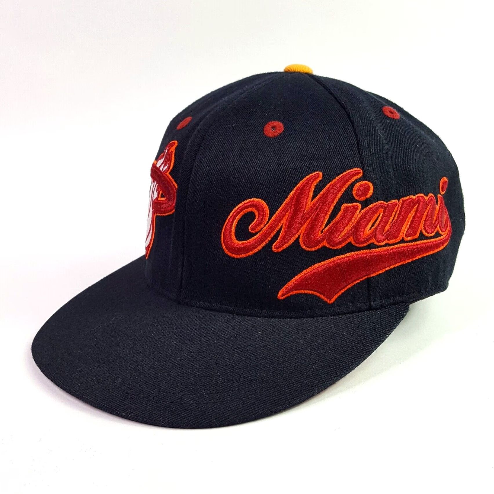 Adidas VINTAGE adidas Miami Heat Hat Baseball Cap NFL NBA Basketball Twill Embroidered 90s Y2K Men's Large Black Cap Logo Size ONE SIZE - 2 Thumbnail