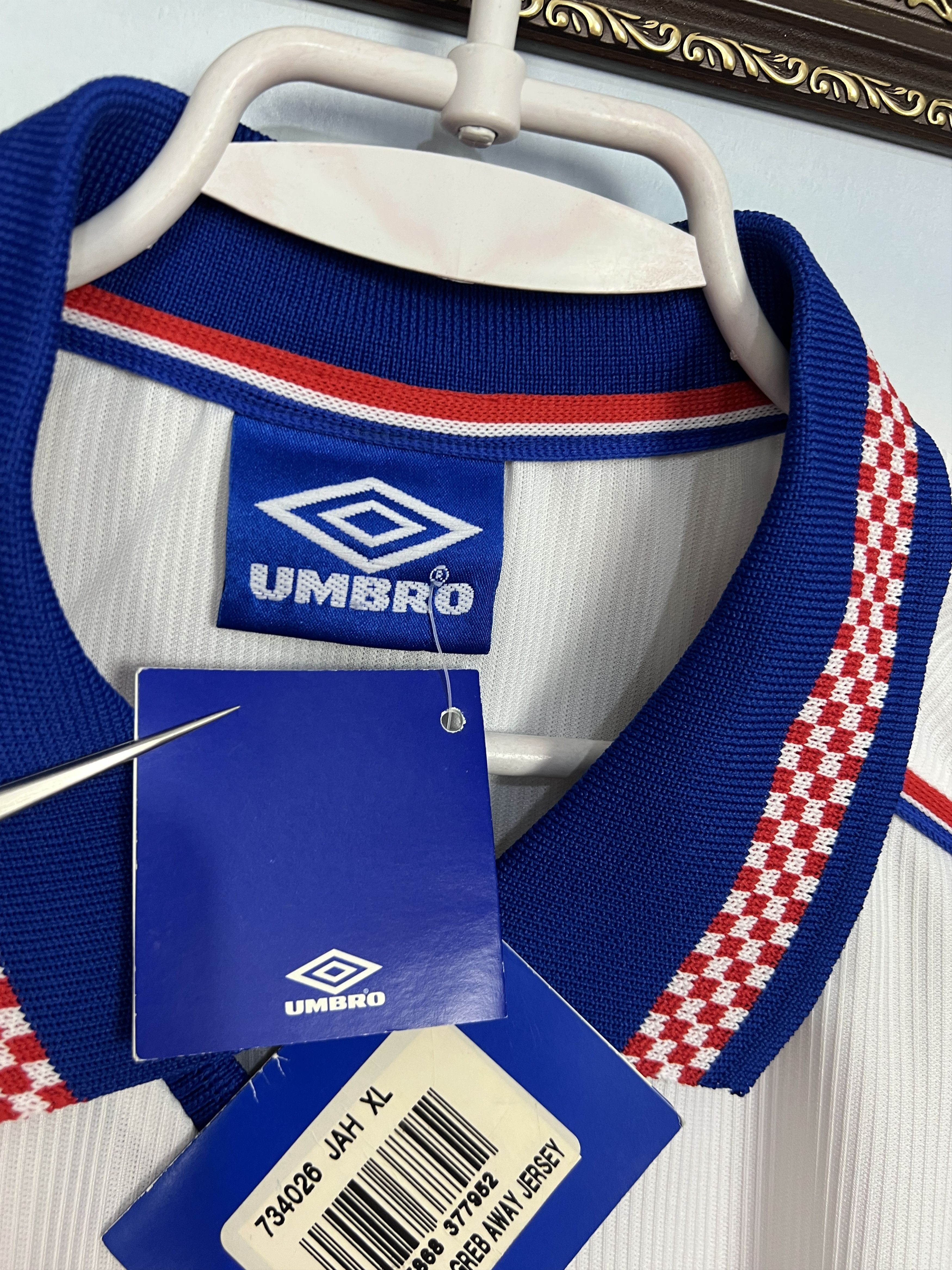 Umbro Dinamo Zagreb Away football shirt 1999 Soccer Jersey Trikot Size US XL / EU 56 / 4 - 9 Thumbnail