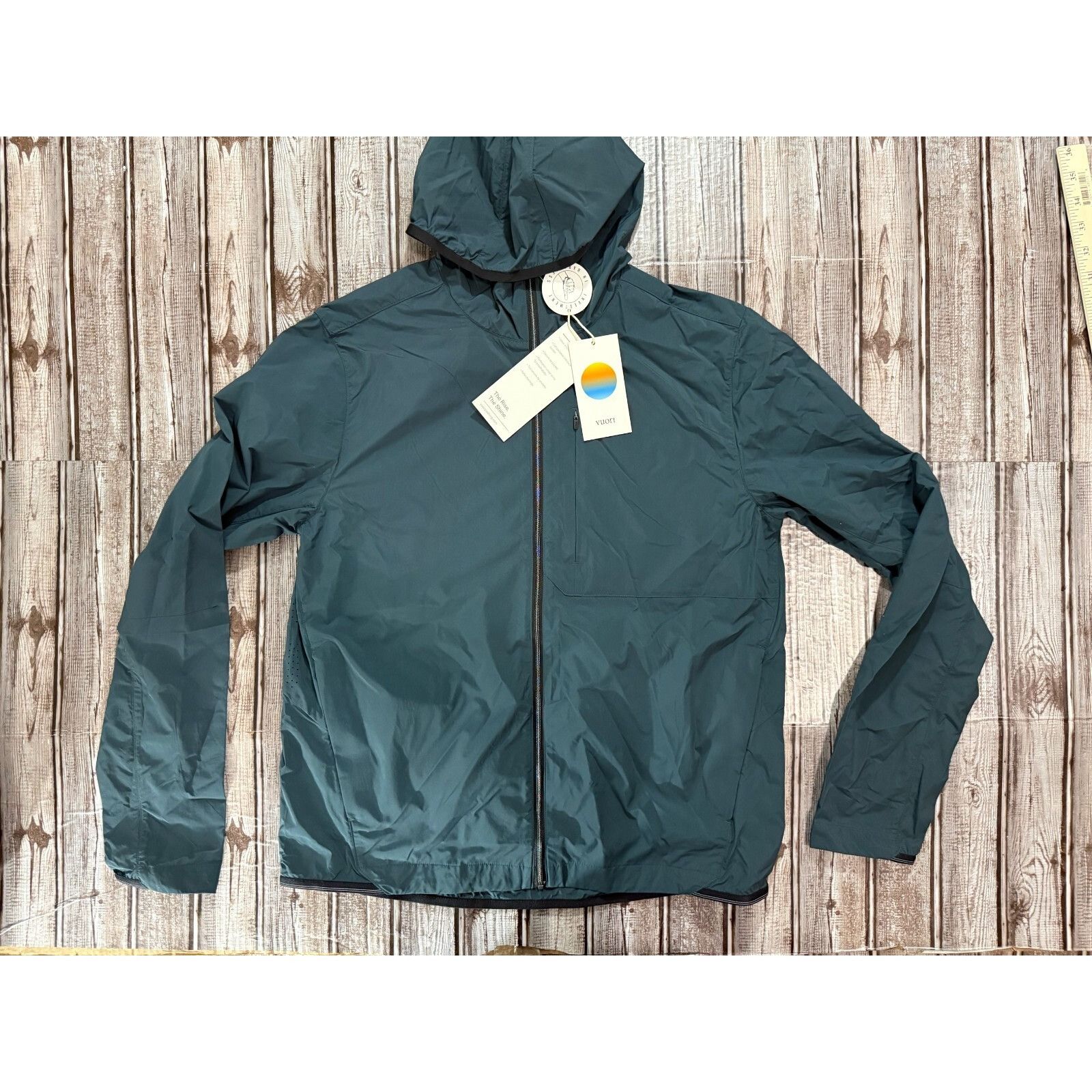 Vuori Ronan Packable hooded jacket Size Small color Deep sea