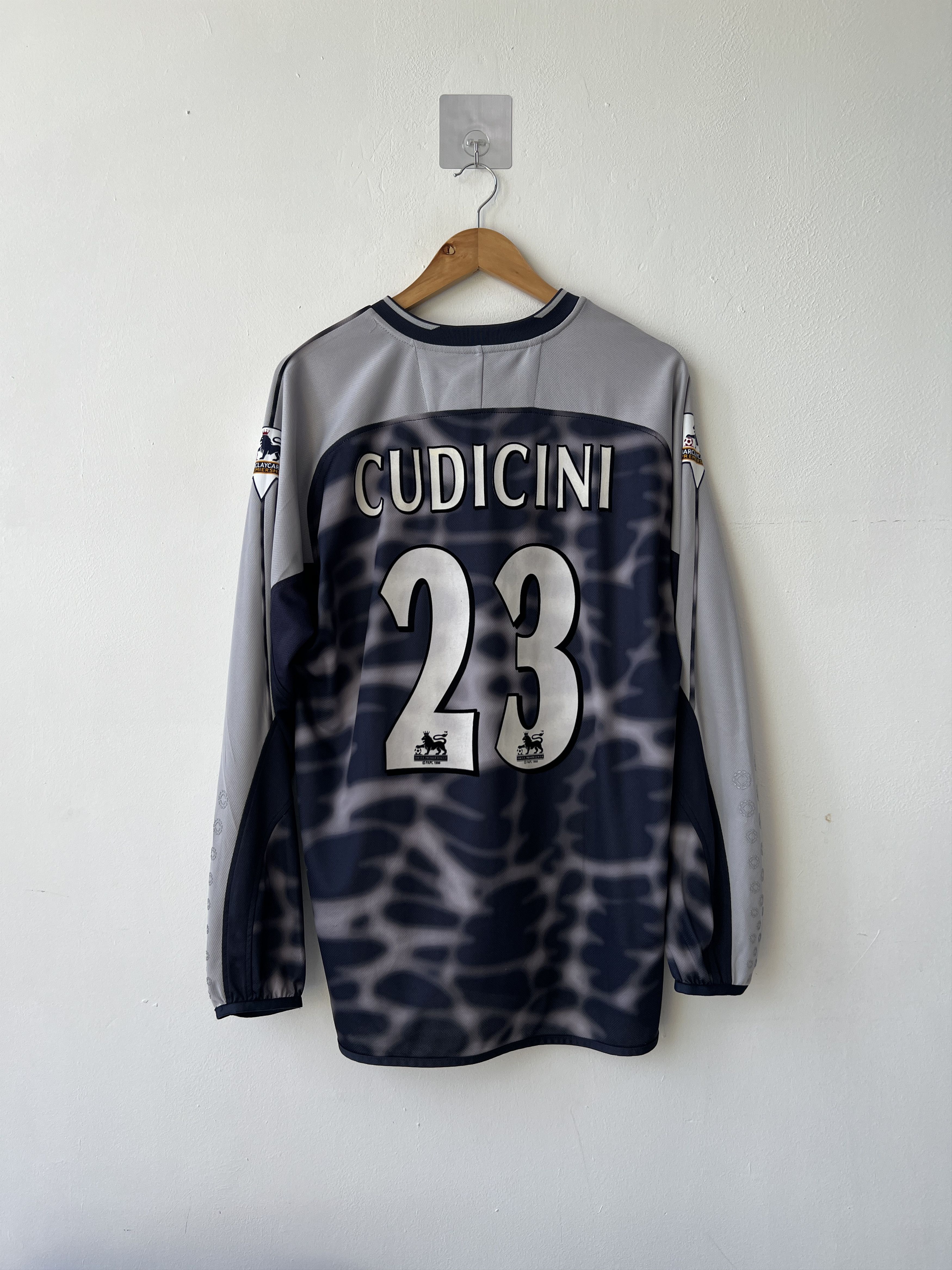 Umbro (L) Chelsea 2003-04 Goalkeeper GK Kit Cudicini #23 Size US L / EU 52-54 / 3 - 1 Thumbnail