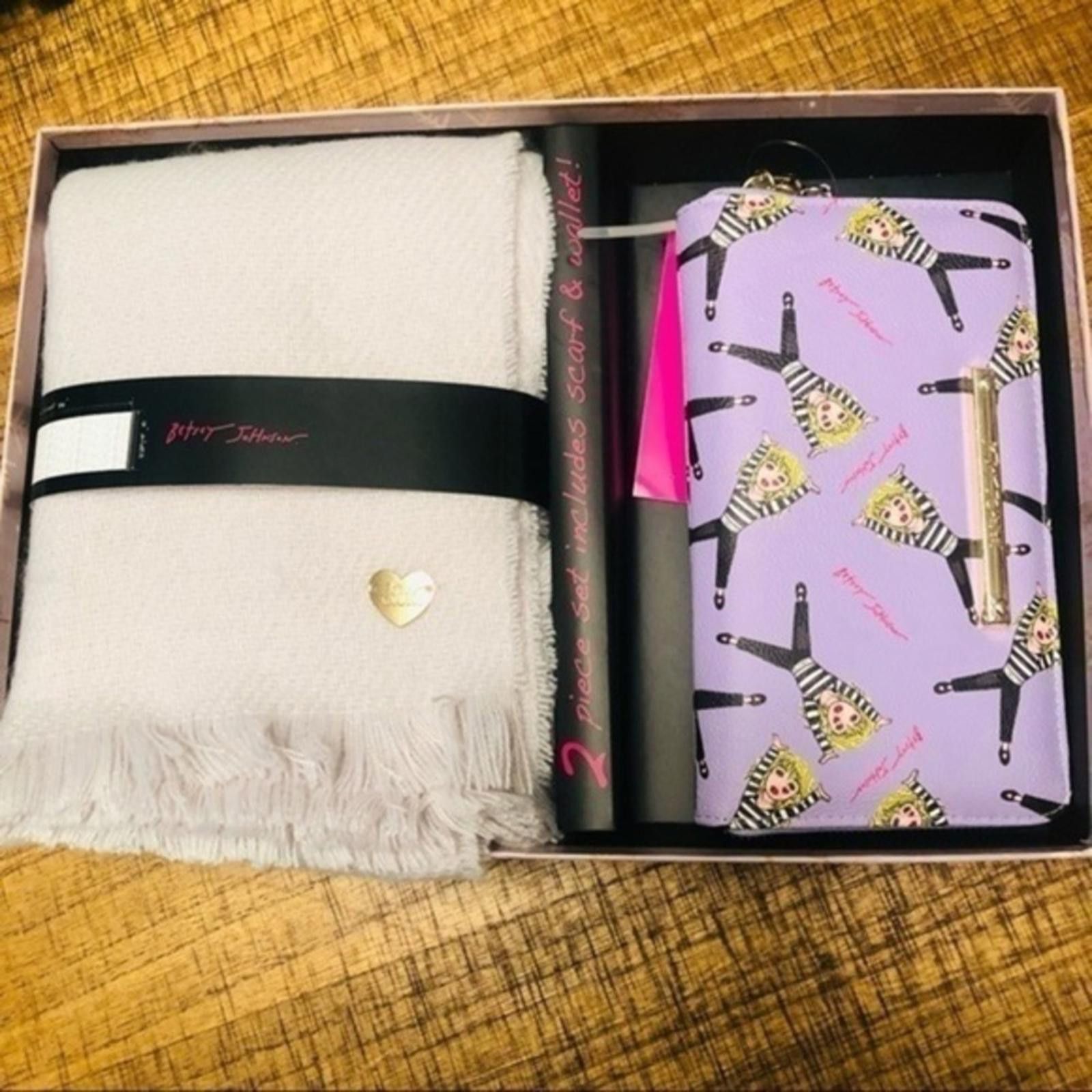 Betsey Johnson Betsey Johnson Wallet And Scarf Set NWT Size ONE SIZE - 1 Thumbnail