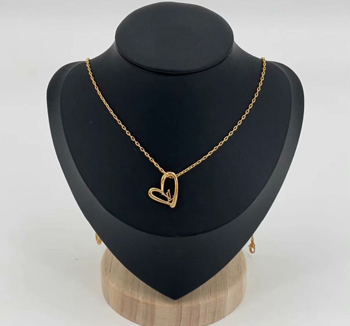 Louis Vuitton Louis Vuitton Authentic Necklace Size ONE SIZE - 1 Thumbnail