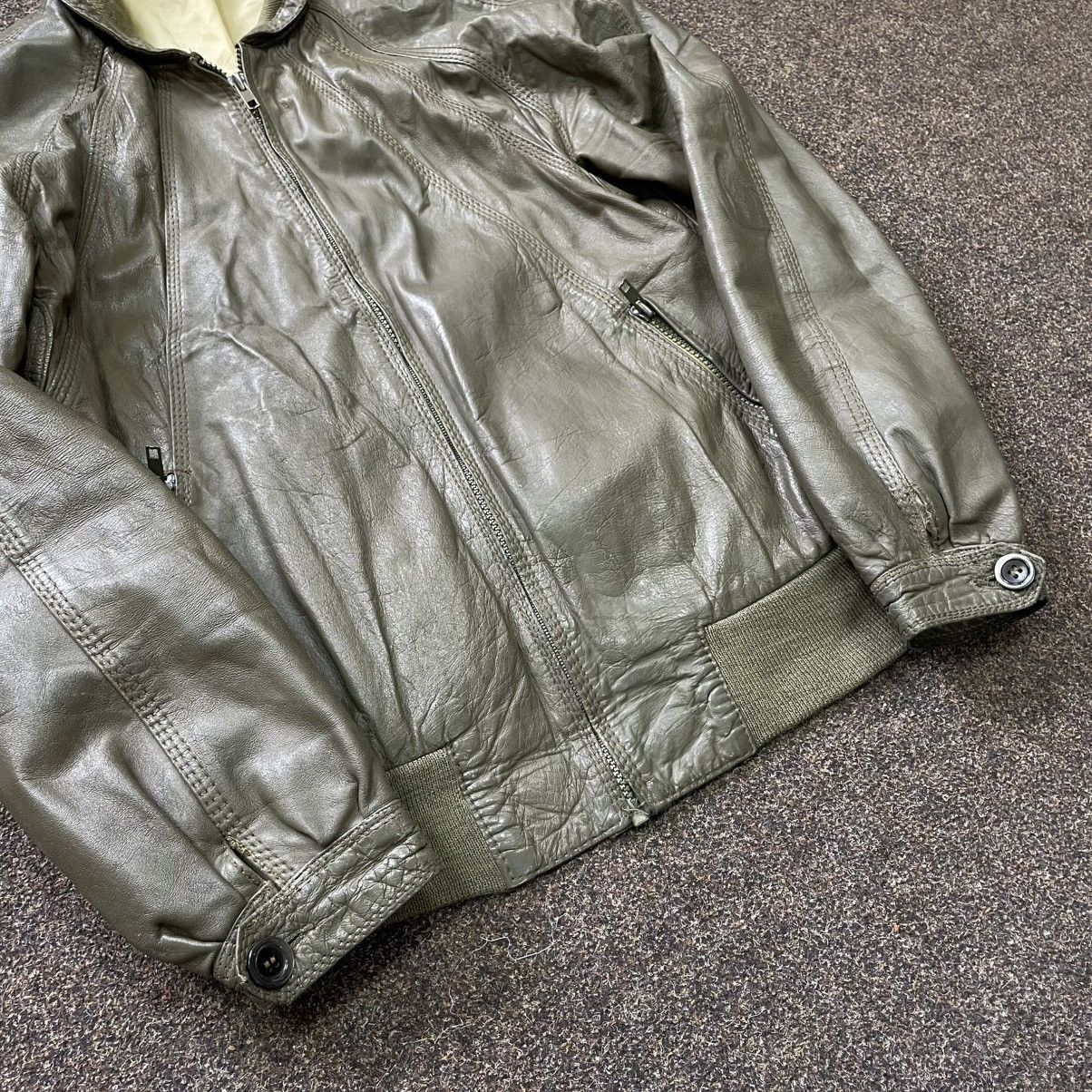 Vintage Vintage Y2K Faded Nylon Bomber Jacket Streetwear Khaki M Size US M / EU 48-50 / 2 - 2 Thumbnail