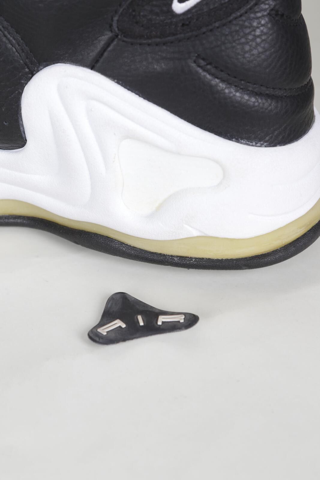 Nike 98' Nike Air Max Battle Force Basketball Shoe Size US 9 / EU 42 - 10 Thumbnail
