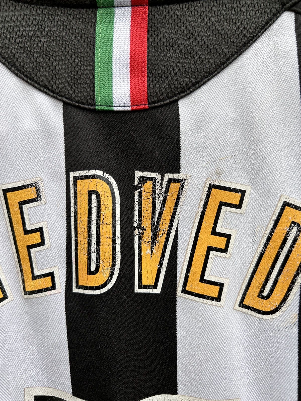 Nike Vintage Nike T90 Juventus #11 Nedved 2005/06 Home Kit Jersey Size US S / EU 44-46 / 1 - 3 Thumbnail