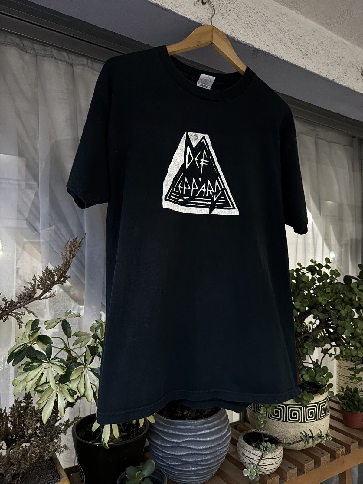 Band Tees Vintage 00’s Def Leppard tee Size US L / EU 52-54 / 3 - 5 Thumbnail