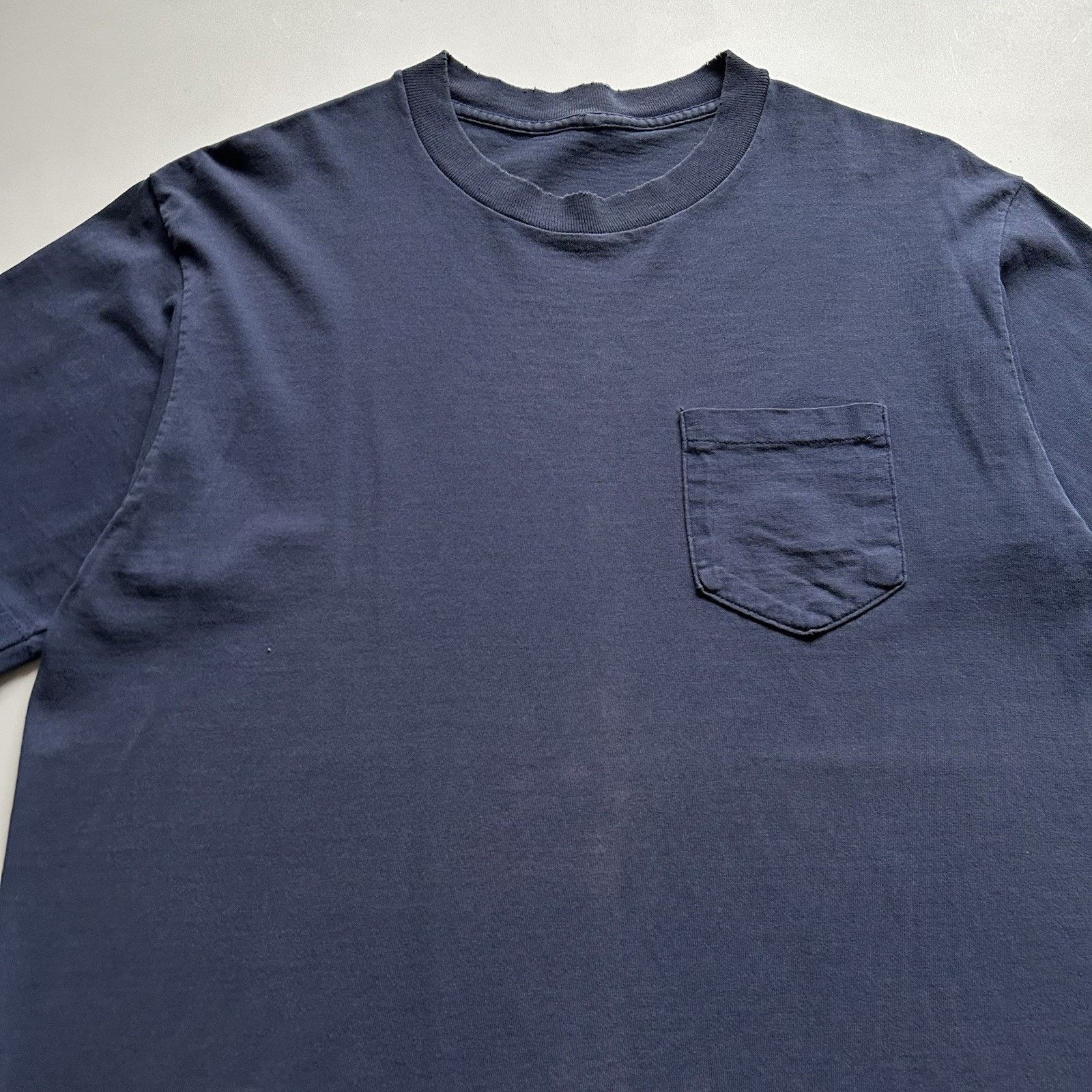 Dickies × Vintage Vintage Dickies Pocket T Shirt Large Sun Faded Navy Blue USA Size US L / EU 52-54 / 3 - 2 Thumbnail