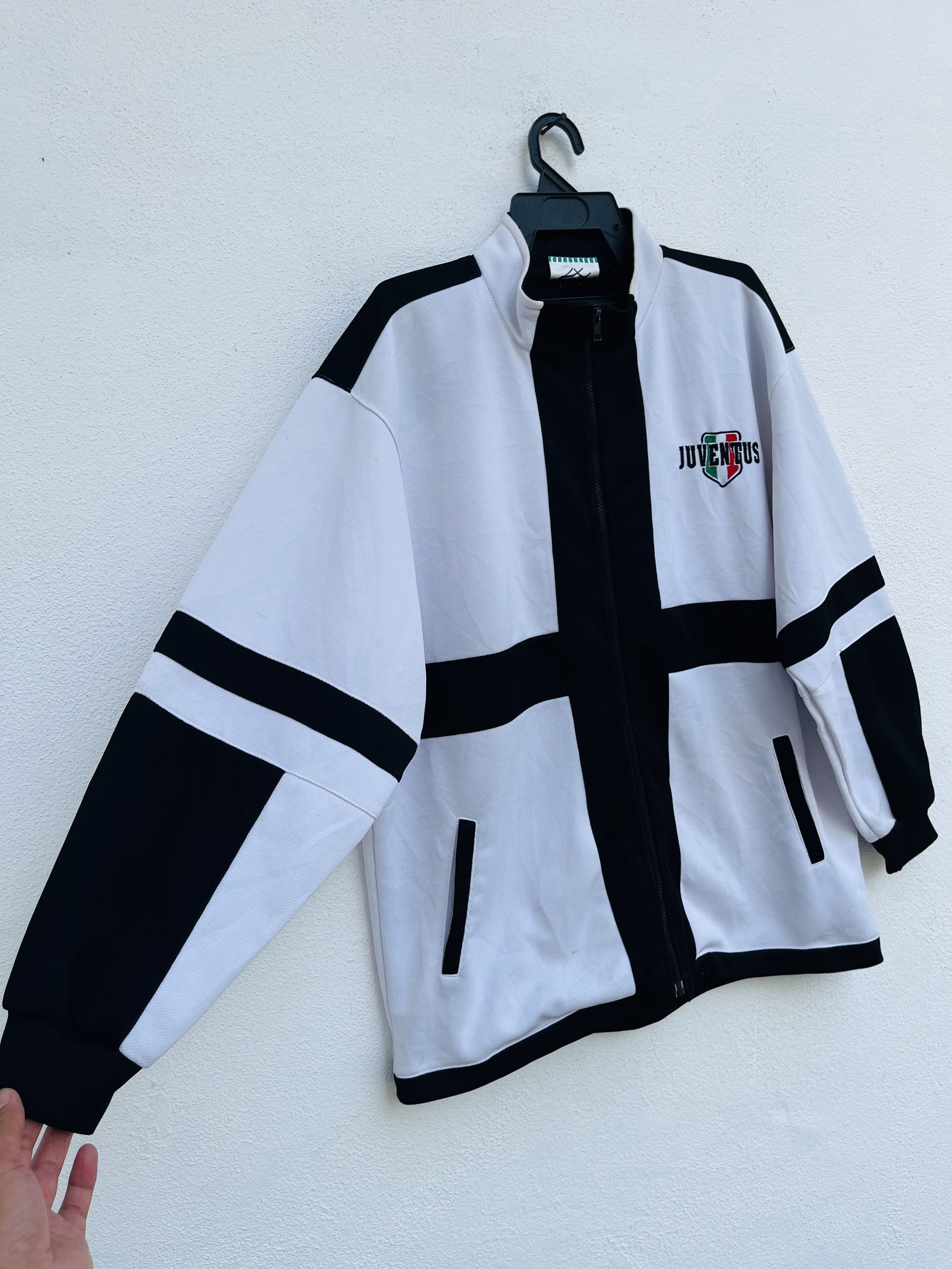 Vintage Vintage Juventus Football Team Streetwear Style Size US XL / EU 56 / 4 - 4 Thumbnail