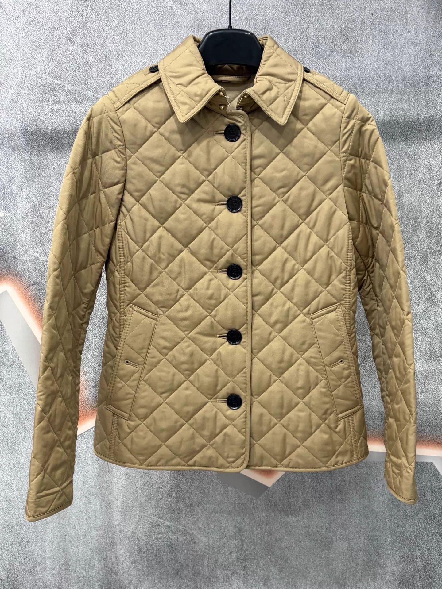 Burberry Burberry Wmns S Classic Beige Diamond Quilted Jkt Size S / US 4 / IT 40 - 1 Thumbnail
