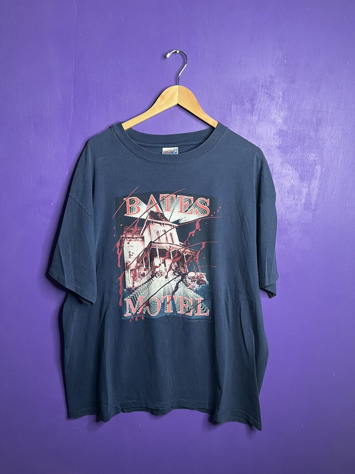 image of Made In USA x Movie Vintage 90's Bates Motel Movie Promo T-Shirt in Purple, Men's (Size 2XL)
