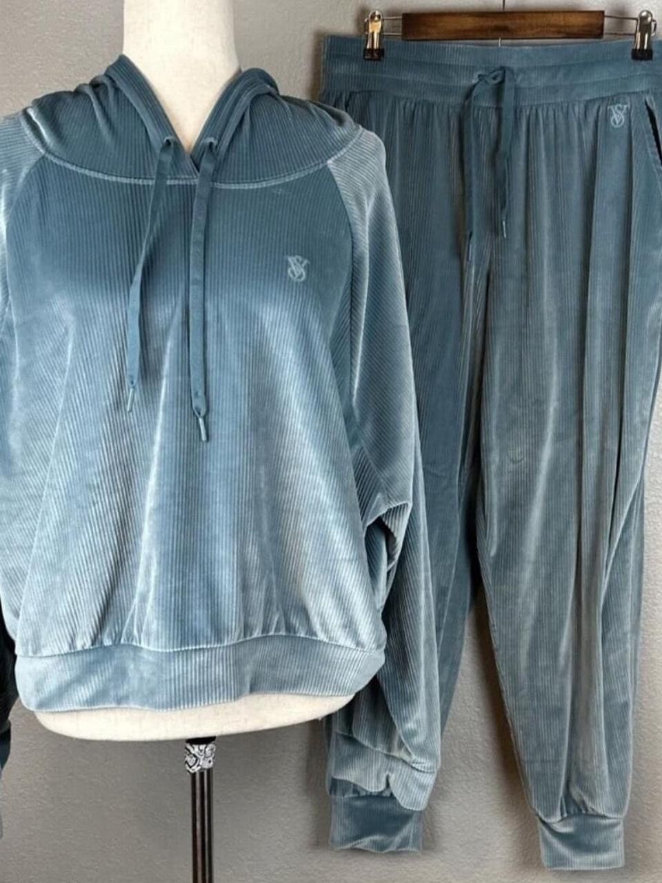 Victoria's Secret Victoria's Secret Ribbed Velour hoodie and jogger set Size L / US 10 / IT 46 - 2 Thumbnail
