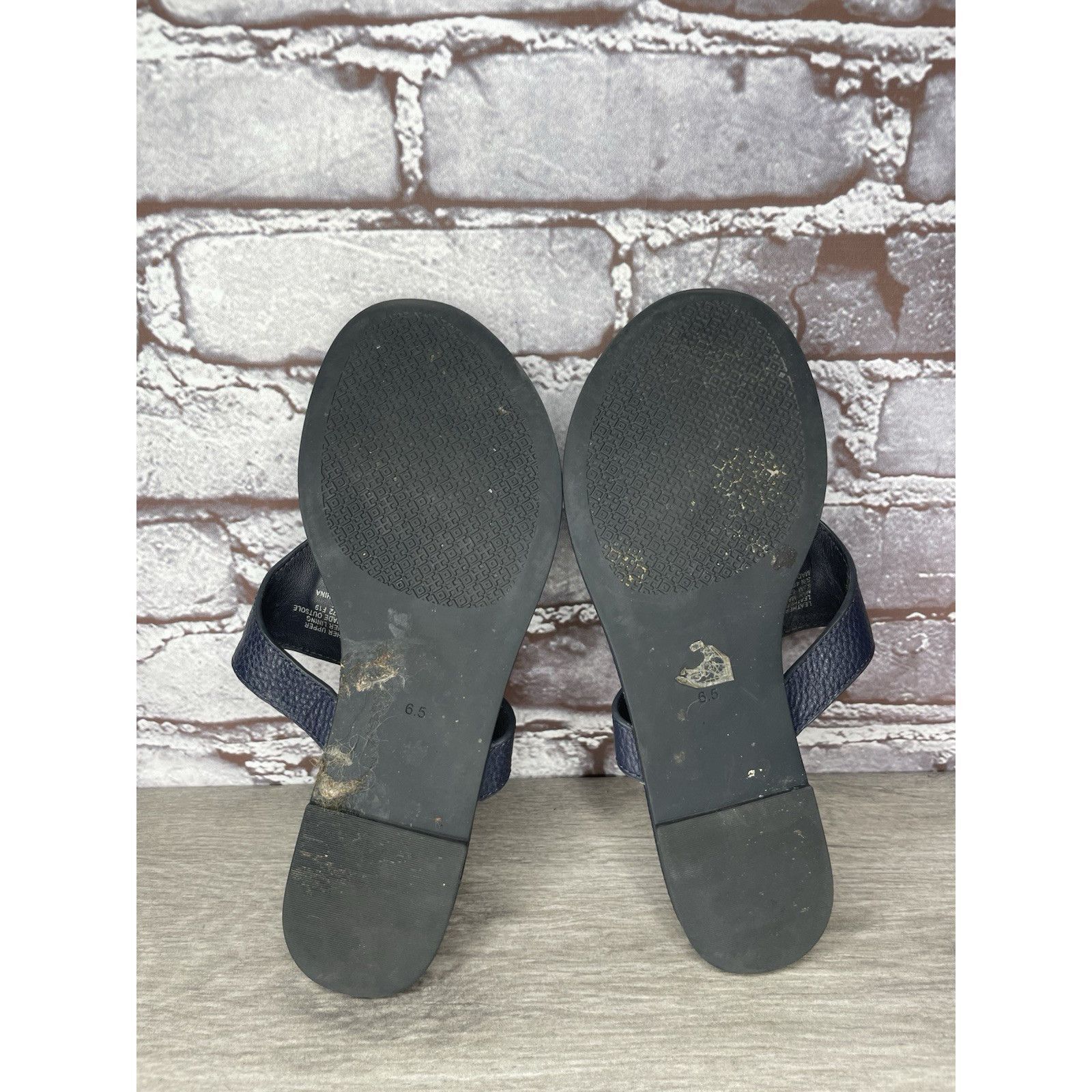 Tory Burch Tory Burch Jole Navy Blue Thong Tumbled Leather Sandals Wome Size US 6.5 / IT 36.5 - 22 Thumbnail