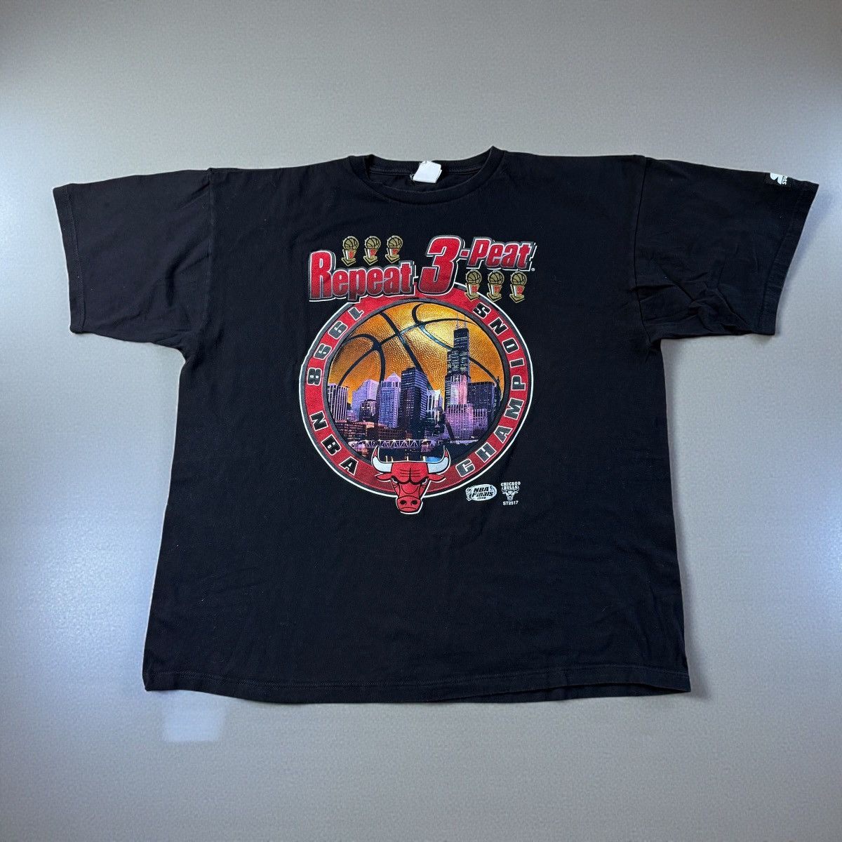 Starter Starter Chicago Bulls t-shirt 1998 3-peat repeat vintage nba Size US XL / EU 56 / 4 - 1 Thumbnail