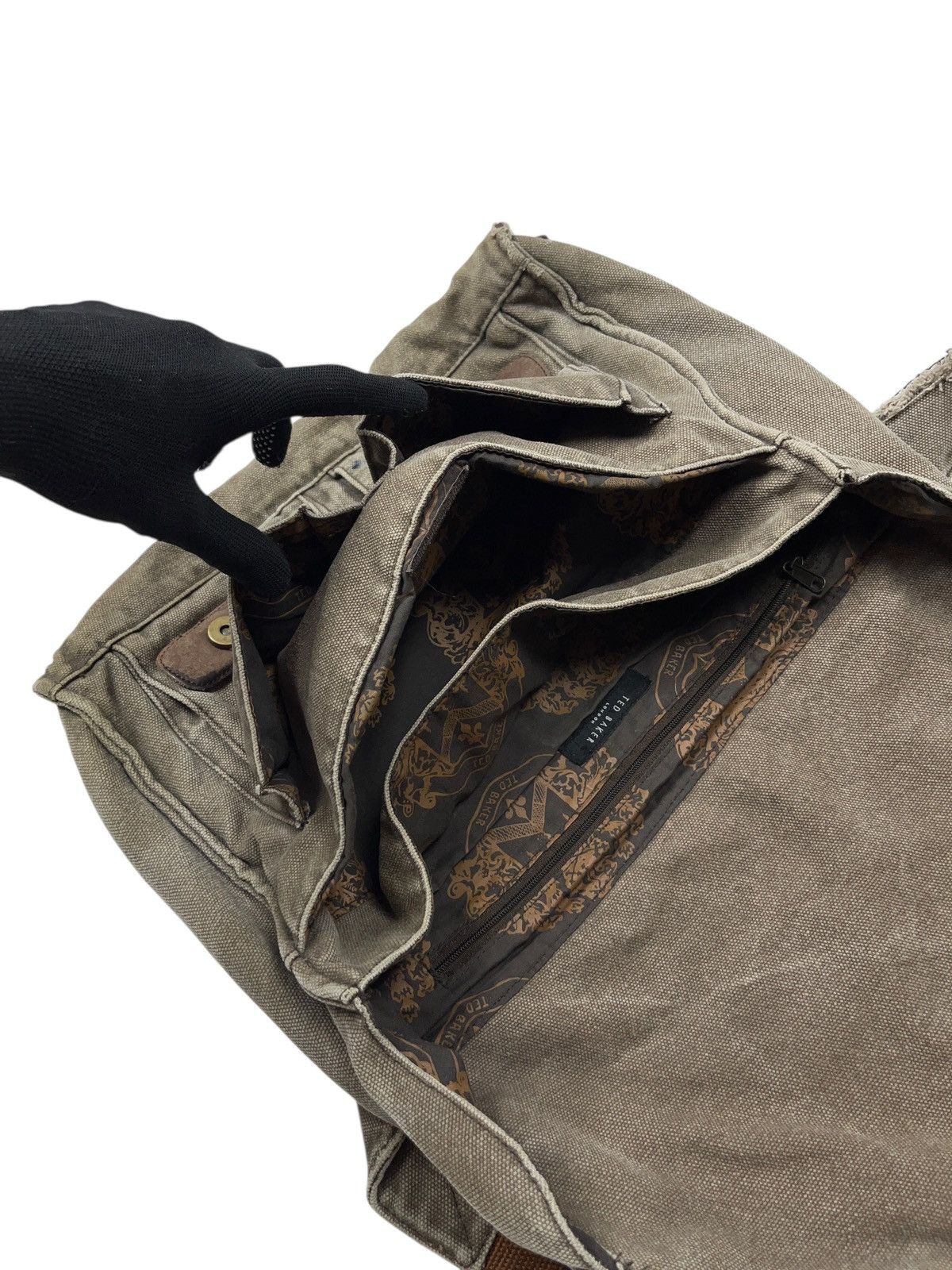 Ted Baker Vintage Ted Baker Distressed Multi Pocket Crossbody Bag Size ONE SIZE - 11 Thumbnail