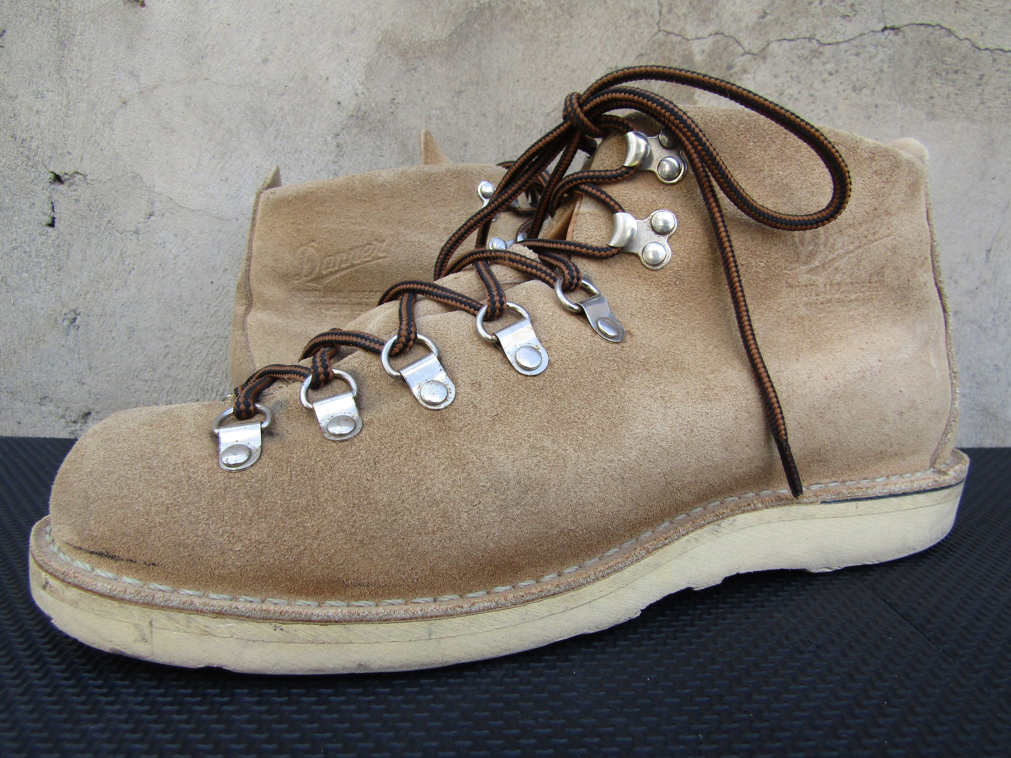 Danner Danner Mountain Desert Light Overton GoreTex Mens Size US 9.5 / EU 42-43 - 1 Thumbnail
