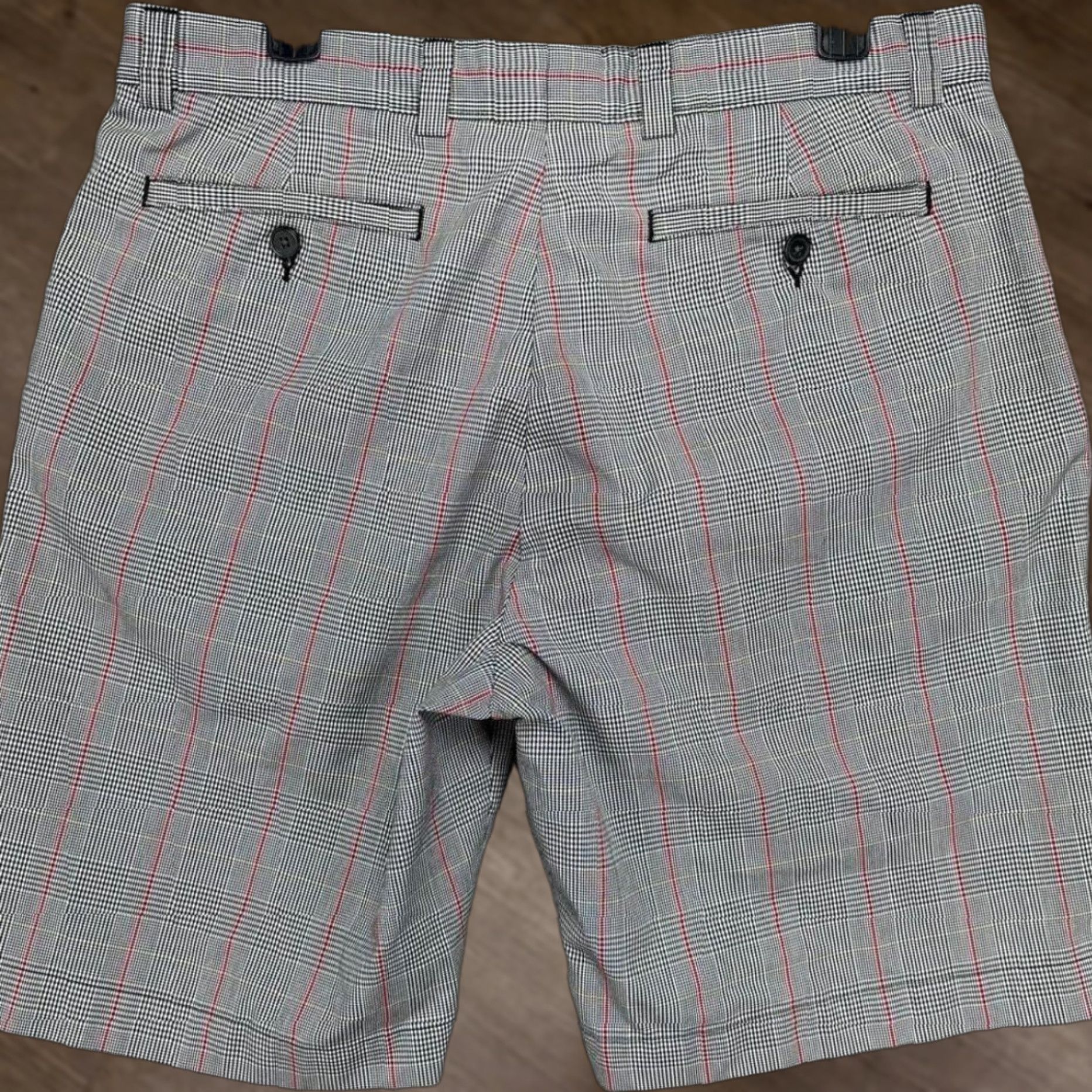 Cutter & Buck Cutter Buck Mens 34 Shorts Chino Grey Red Glen Check Golf Flat Front Stretch EUC Size US 34 / EU 50 - 1 Thumbnail