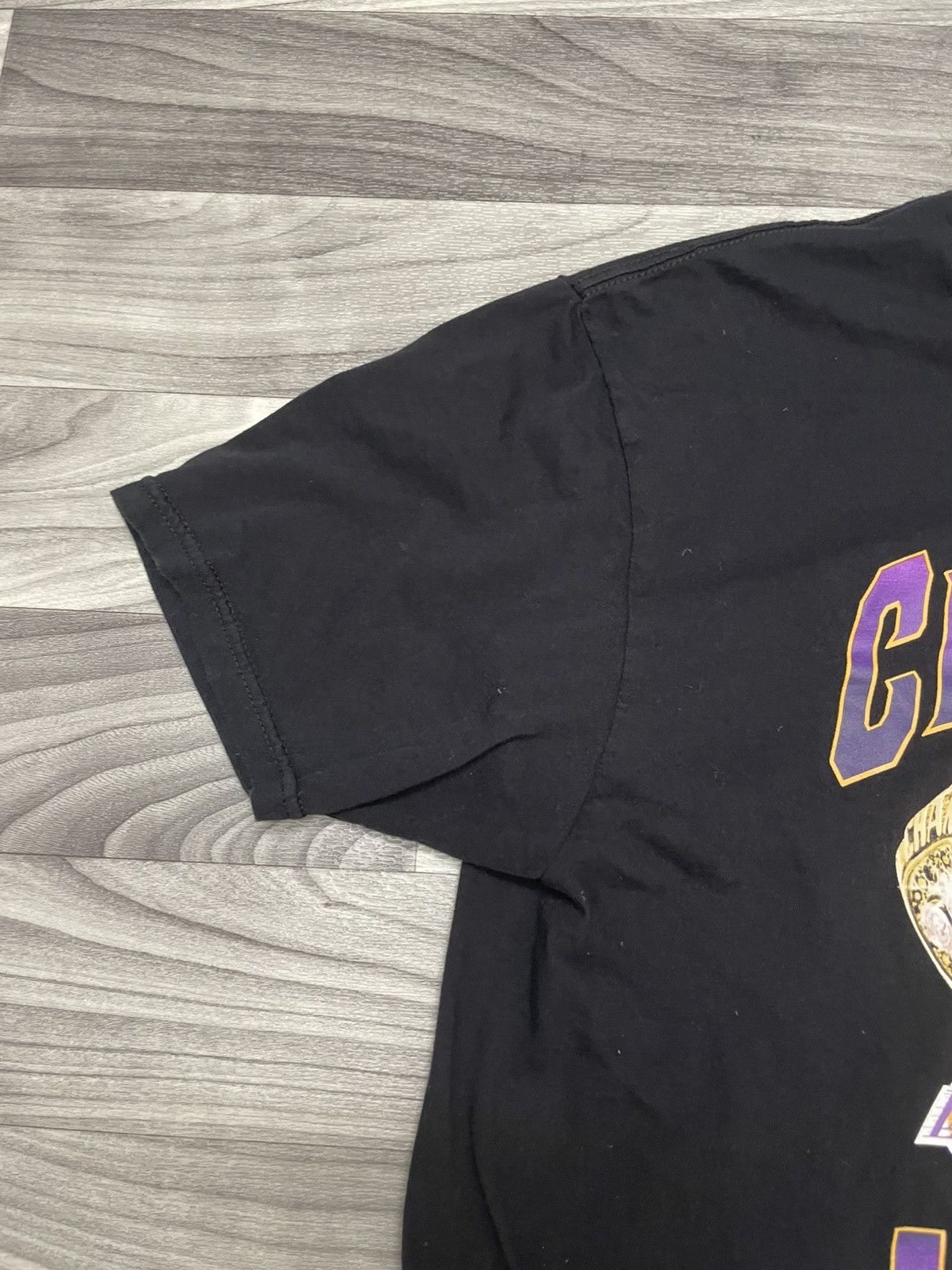 Mitchell & Ness Mitchell & Ness Lakers NBA Finals 3-Peat 2000-02 Tee XL Men Size US XL / EU 56 / 4 - 3 Thumbnail