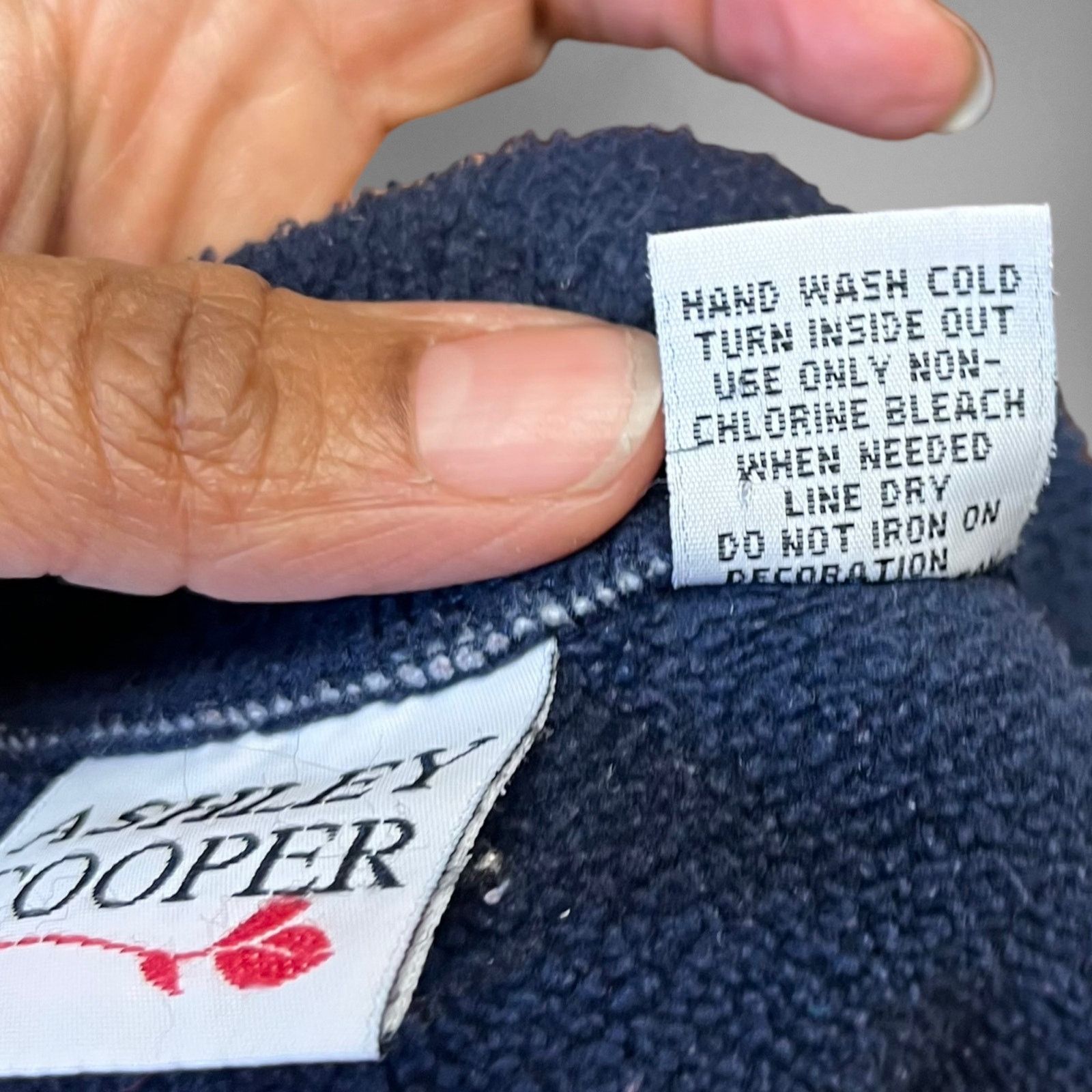 Other Vintage Ashley Cooper Sweater Fleece Ice Skater Snowflake Size S / US 4 / IT 40 - 8 Thumbnail