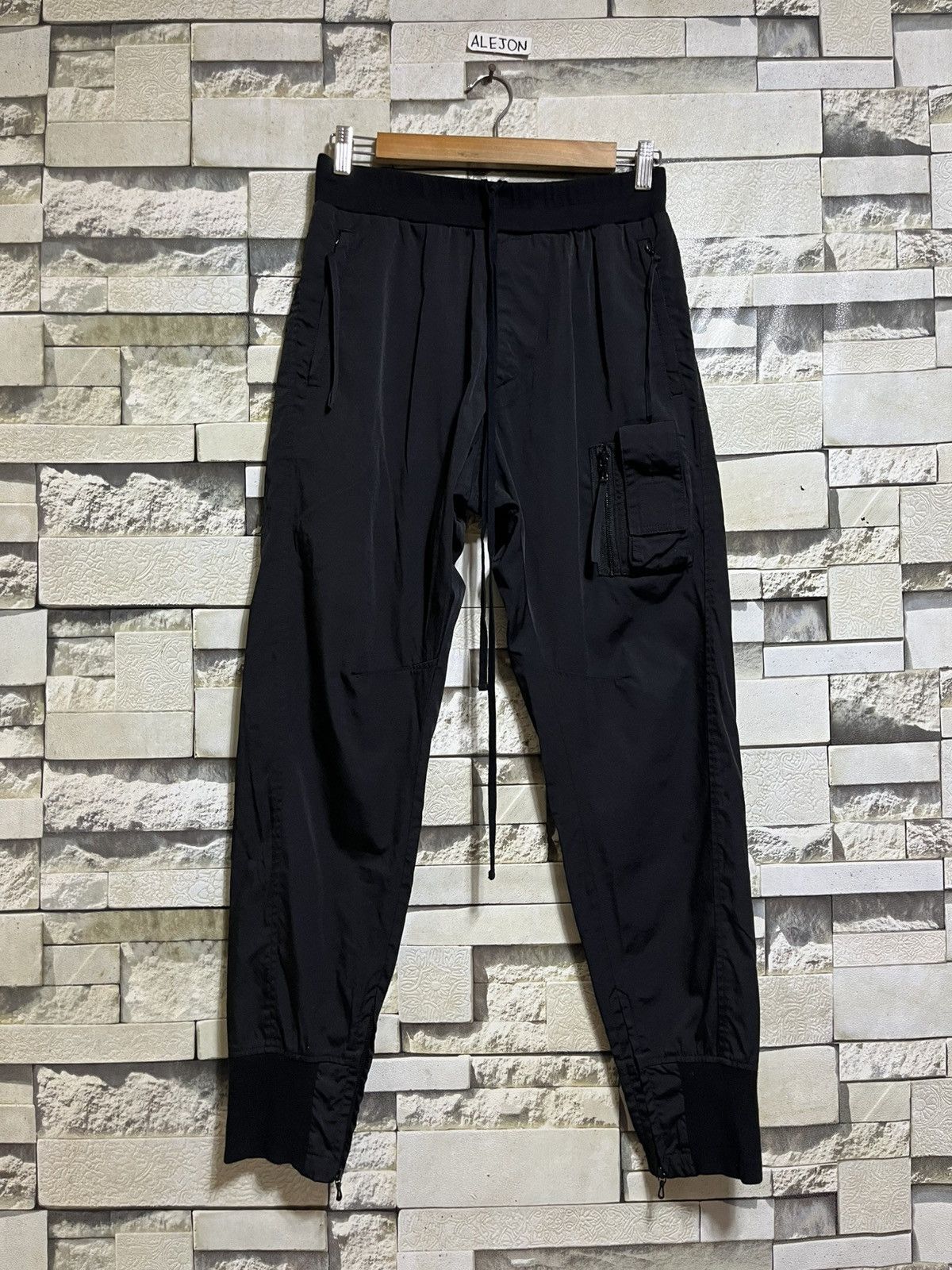 Julius JULIUS X I.T SS18 DRAWSTRING UTILITY PANTS BLACK Size US 30 / EU 46 - 2 Thumbnail