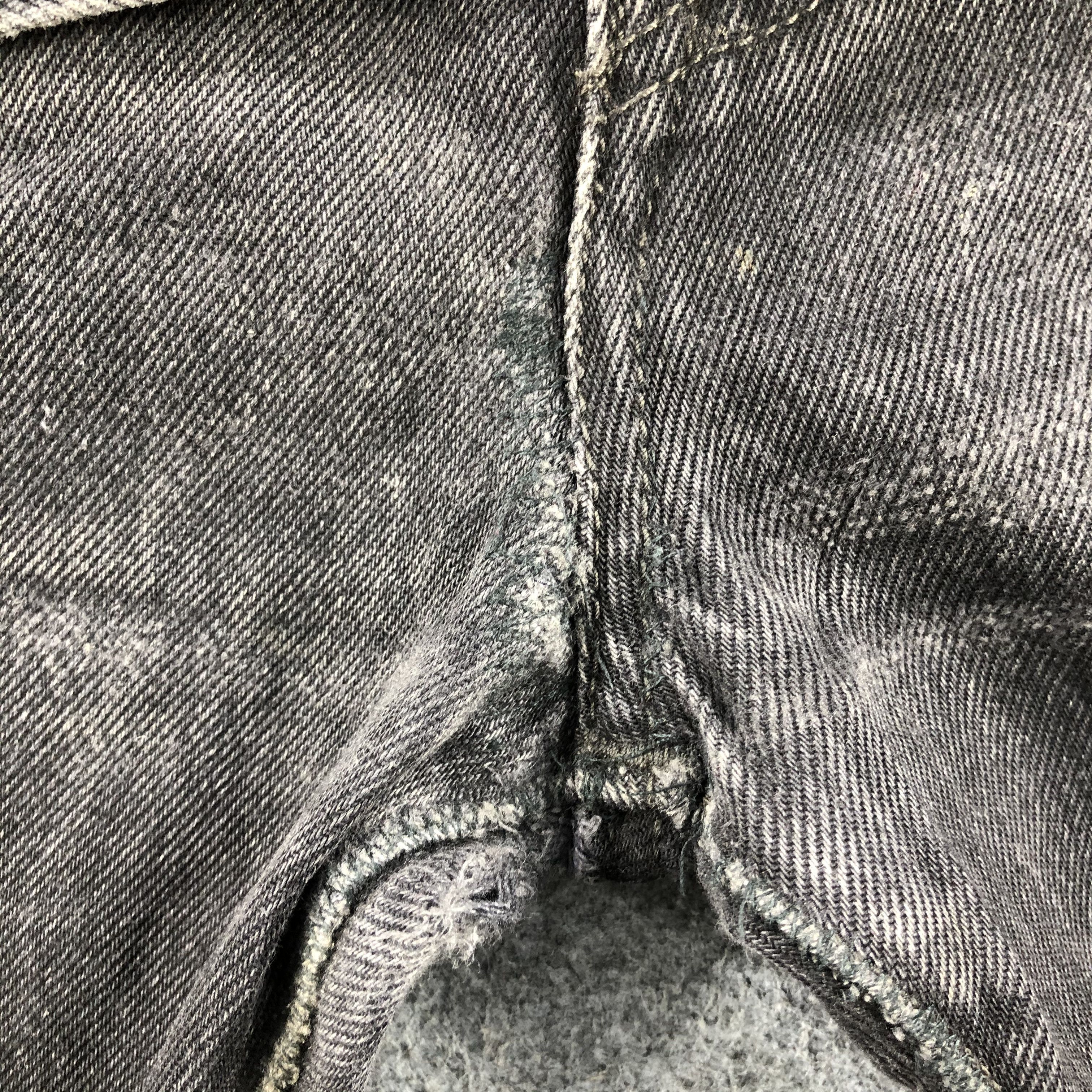 Vintage Ripped Levis 501 Jeans-J1388