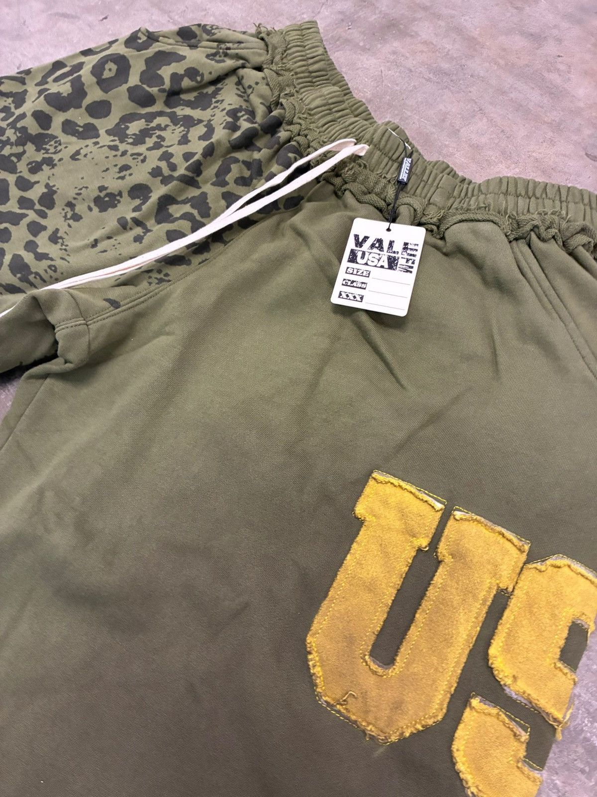 Vale Vale Forever Valley Dreams Green Safari Sweatpants X-Large Size US 36 / EU 52 - 4 Thumbnail