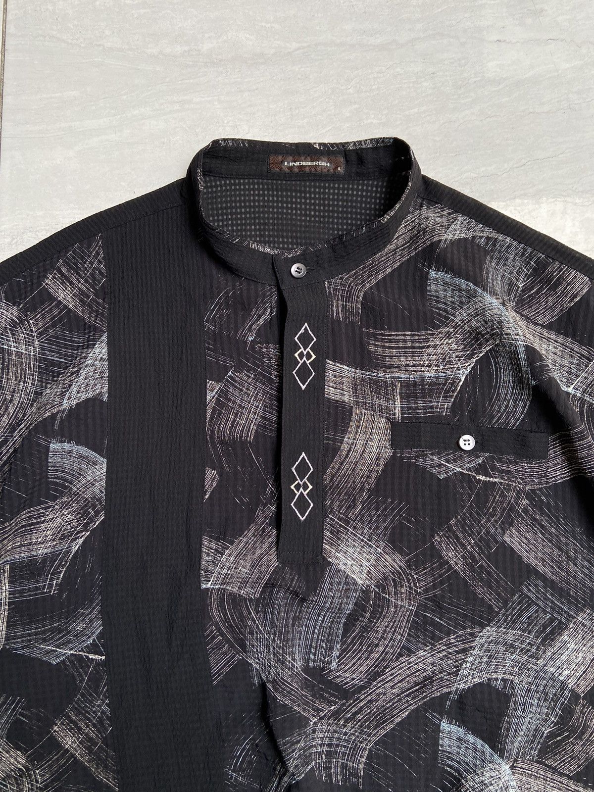 Lindbergh LINDBERGH Motive Black T-Shirt Size US XS / EU 42 / 0 - 8 Thumbnail