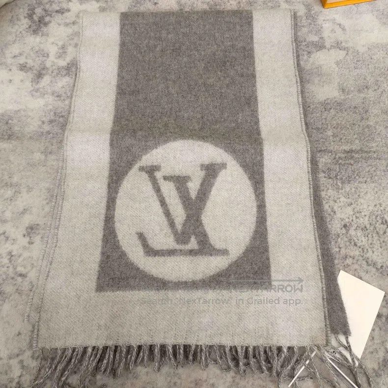 Louis Vuitton Louis Vuitton Grey logo wool tassel scarf Size ONE SIZE - 2 Thumbnail