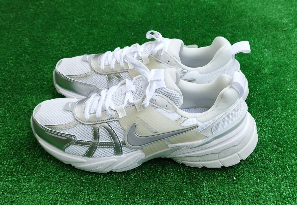 Nike Shoes Nike V2K Run Unisex Size US 11.5 / EU 44-45 - 3 Thumbnail