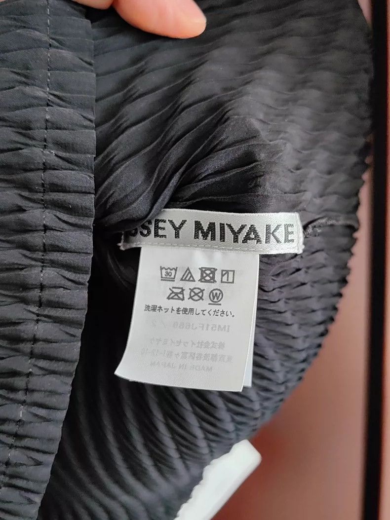 Issey Miyake Issey Miyake size:2 Black main line small fish-scale round Size M / US 6-8 / IT 42-44 - 7 Thumbnail